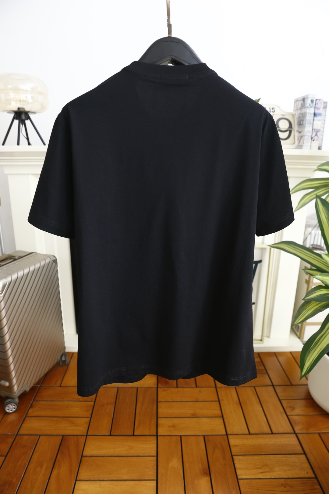 🔥巴宝丽.（🌾）2026春夏新品！时尚男士圆领短袖T恤，属于品牌标志性的轻奢单品，采用经典圆领版型，宽松