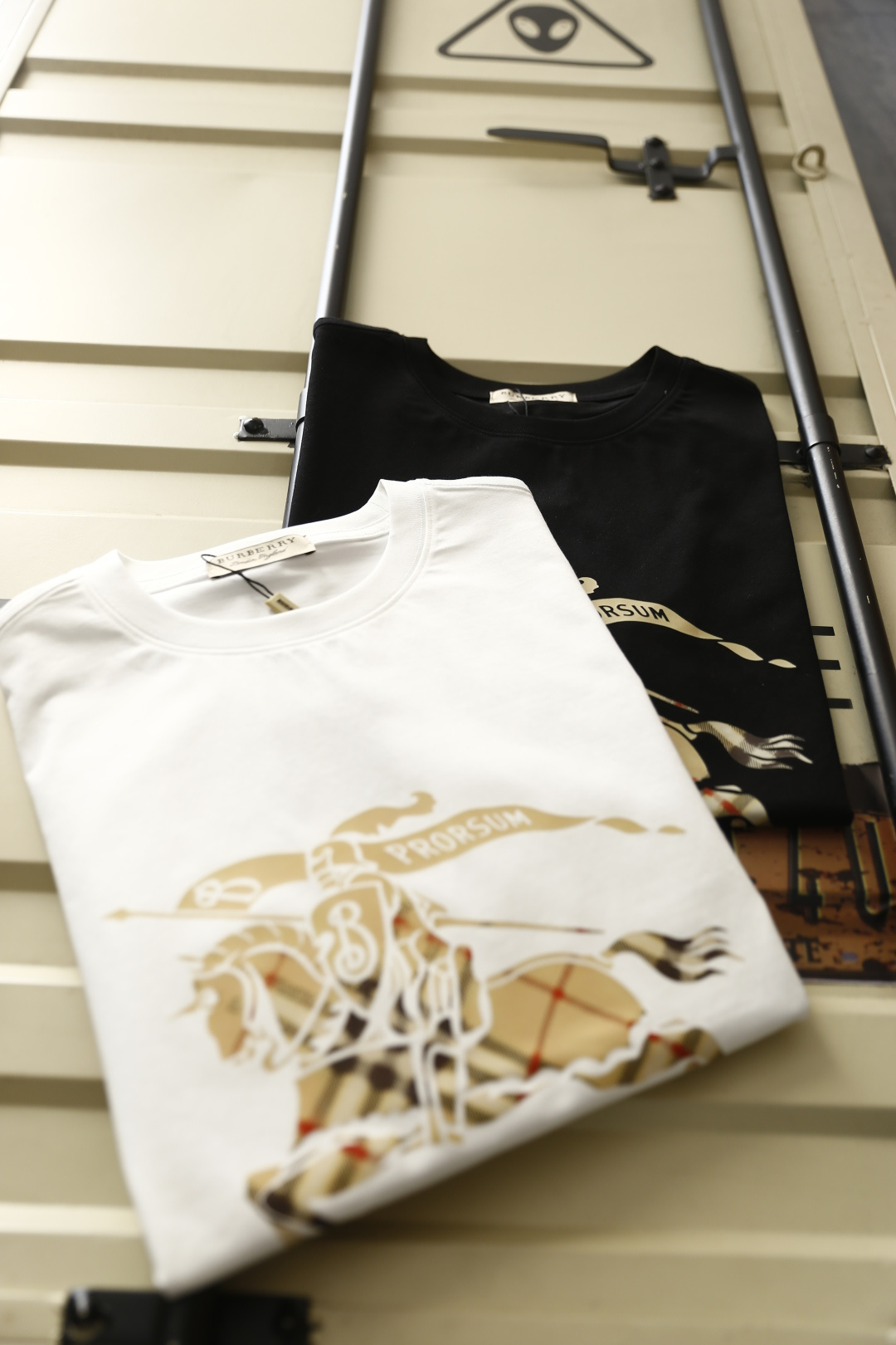 🔥巴宝丽.（🌾）2026春夏新品！时尚男士圆领短袖T恤，属于品牌标志性的轻奢单品，采用经典圆领版型，宽松