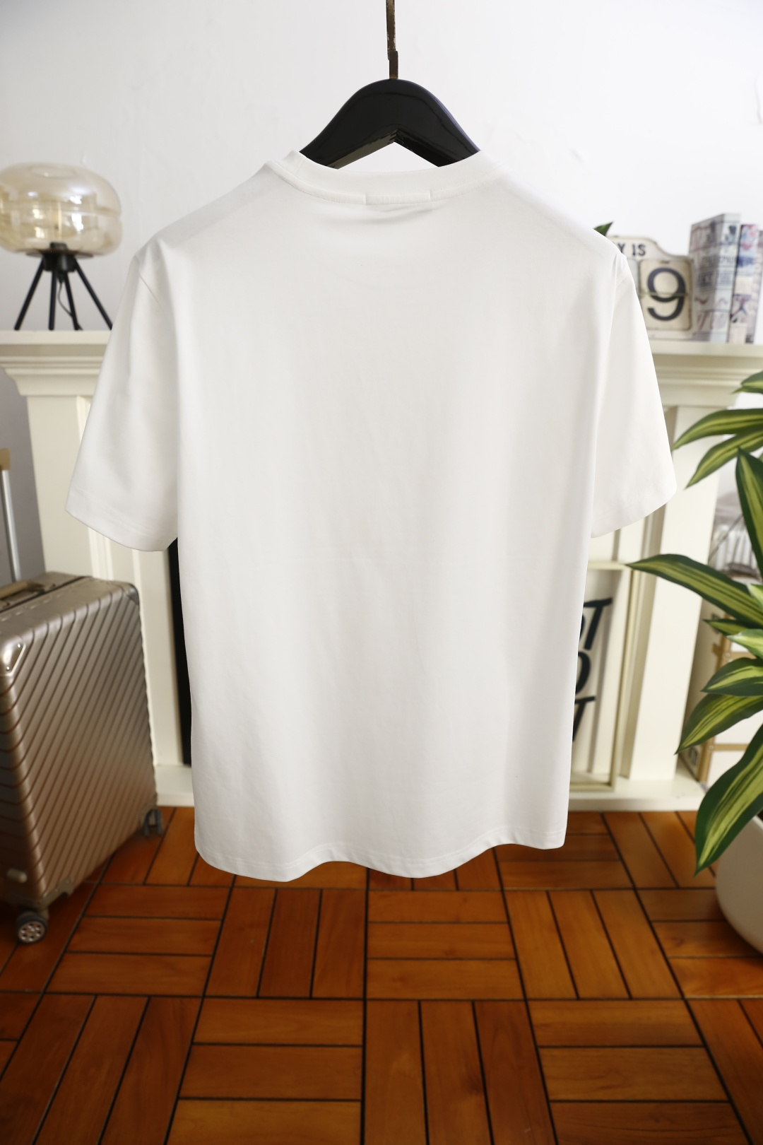 🔥巴宝丽.（🌾）2026春夏新品！时尚男士圆领短袖T恤，属于品牌标志性的轻奢单品，采用经典圆领版型，宽松