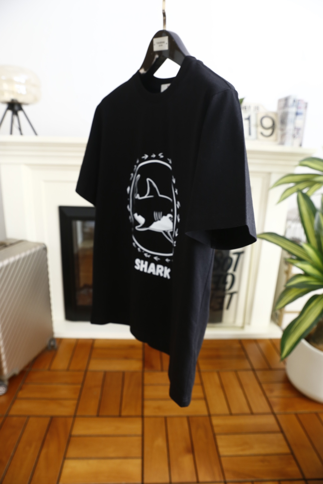 🔥蒙口.（🌾）2026早春新品🆕时尚男士圆领短袖T恤，属于日常休闲风格的潮流单品，采用经典圆领版型，宽松