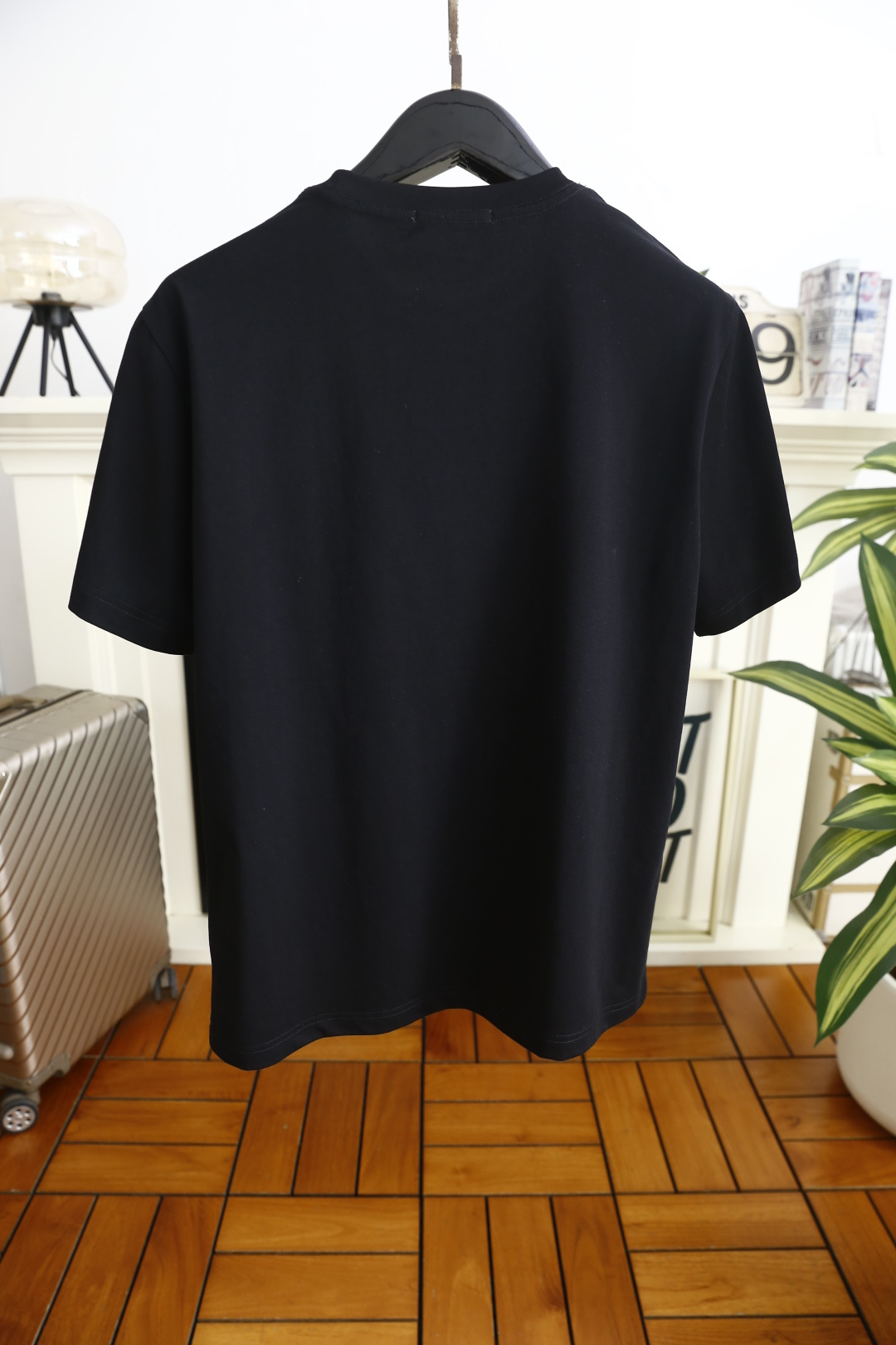 🔥蒙口.（🌾）2026早春新品🆕时尚男士圆领短袖T恤，属于日常休闲风格的潮流单品，采用经典圆领版型，宽松