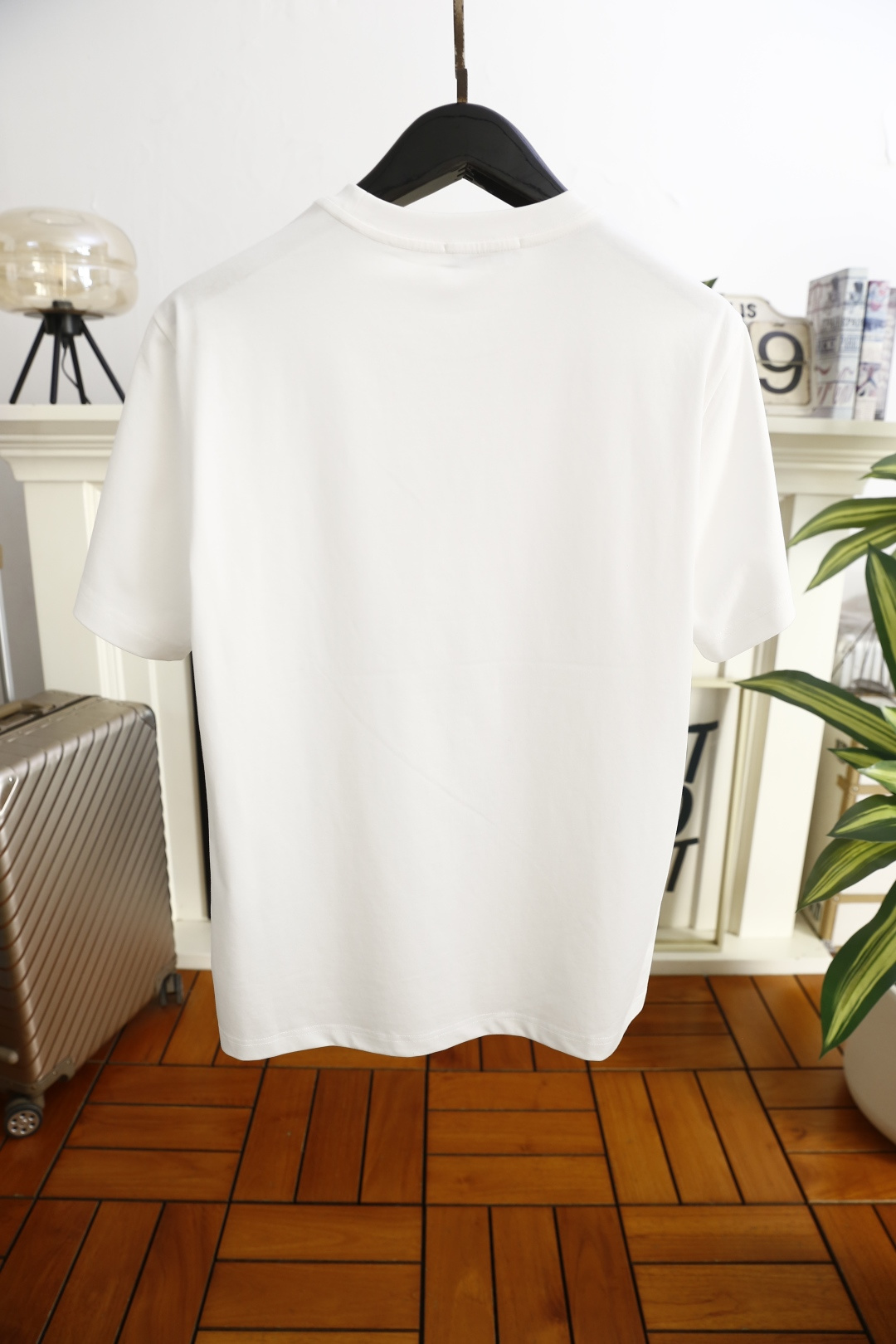 🔥蒙口.（🌾）2026早春新品🆕时尚男士圆领短袖T恤，属于日常休闲风格的潮流单品，采用经典圆领版型，宽松