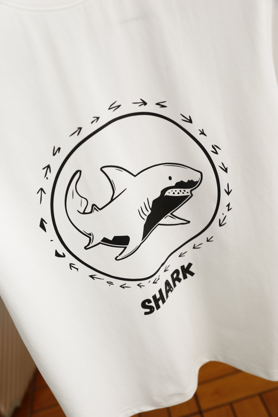 🔥蒙口.（🌾）2026早春新品🆕时尚男士圆领短袖T恤，属于日常休闲风格的潮流单品，采用经典圆领版型，宽松