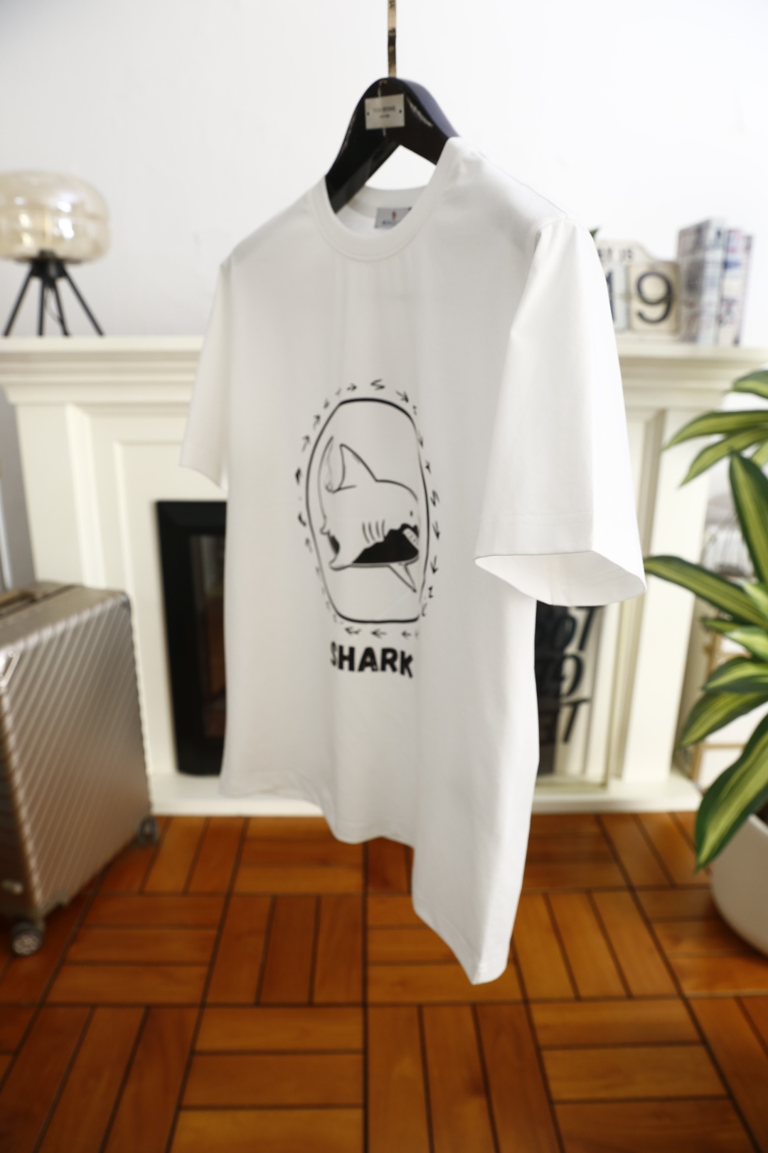 🔥蒙口.（🌾）2026早春新品🆕时尚男士圆领短袖T恤，属于日常休闲风格的潮流单品，采用经典圆领版型，宽松