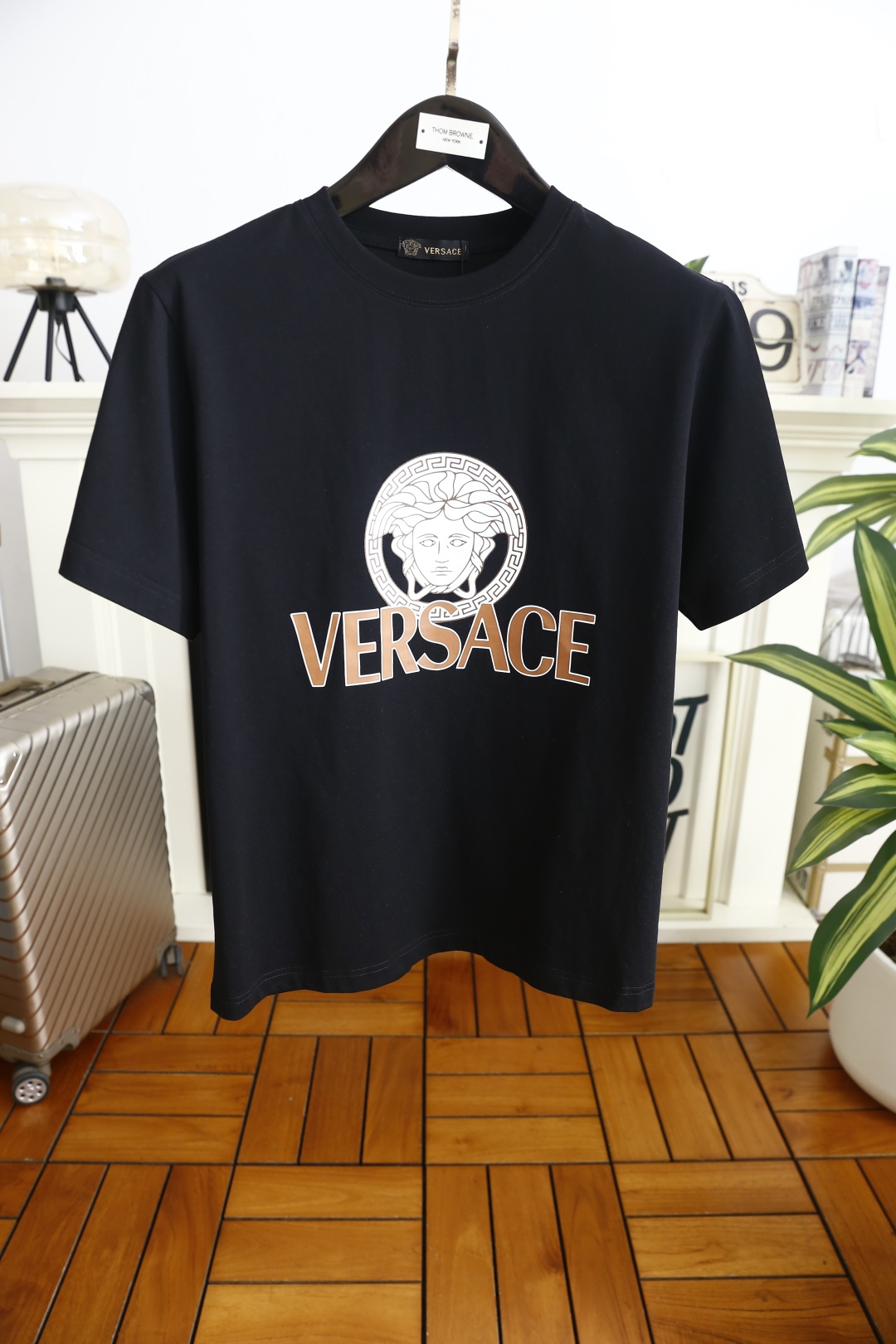 🔥范思泽.（🌾）2026早春新品🆕时尚男士圆领短袖T恤，属于品牌标志性的潮流单品，采用经典圆领版型，宽松