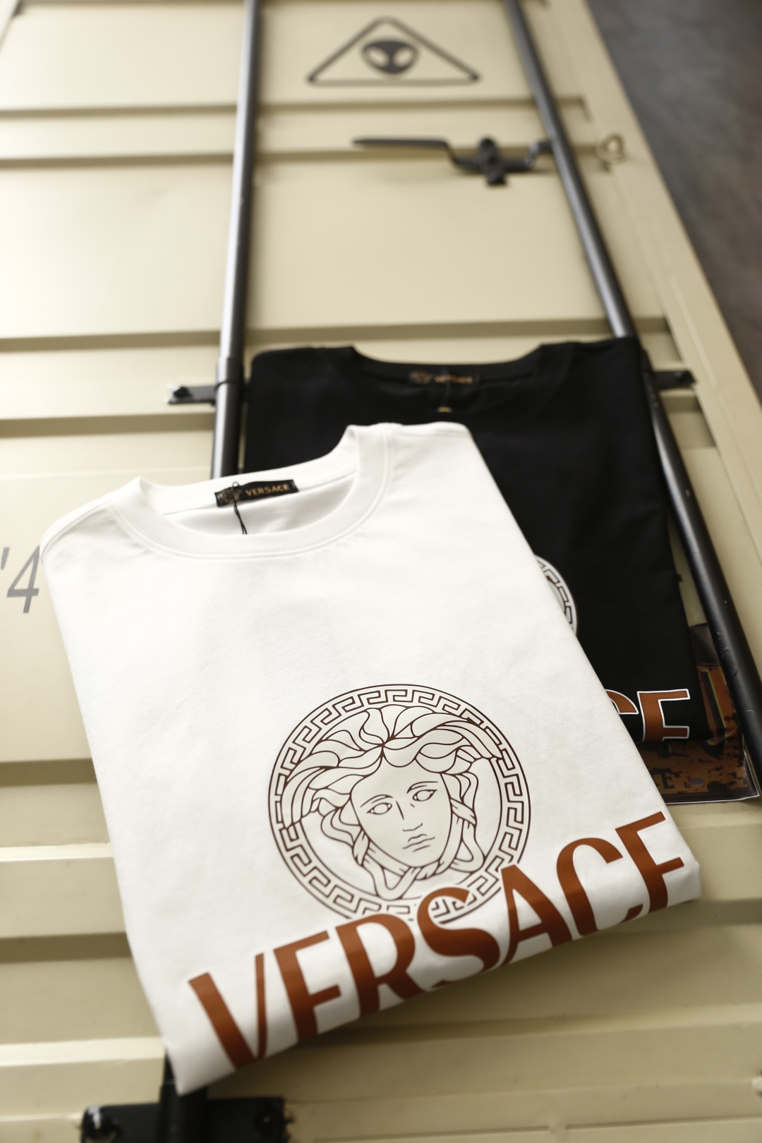 🔥范思泽.（🌾）2026早春新品🆕时尚男士圆领短袖T恤，属于品牌标志性的潮流单品，采用经典圆领版型，宽松