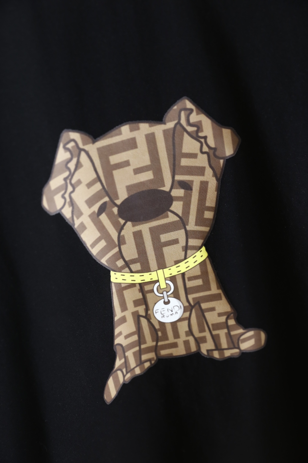 🔥芬迪.（🌾）2026早春新品🆕时尚男士百搭圆领短袖T恤，属于日常休闲风格的基础单品，采用经典圆领版型，