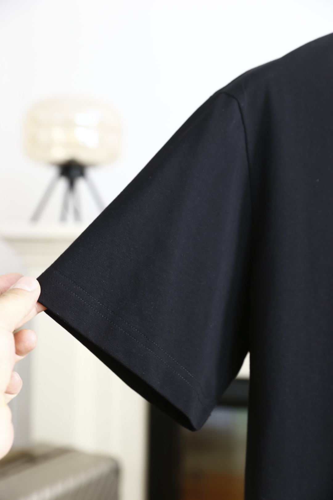 🔥芬迪.（🌾）2026早春新品🆕时尚男士百搭圆领短袖T恤，属于日常休闲风格的基础单品，采用经典圆领版型，