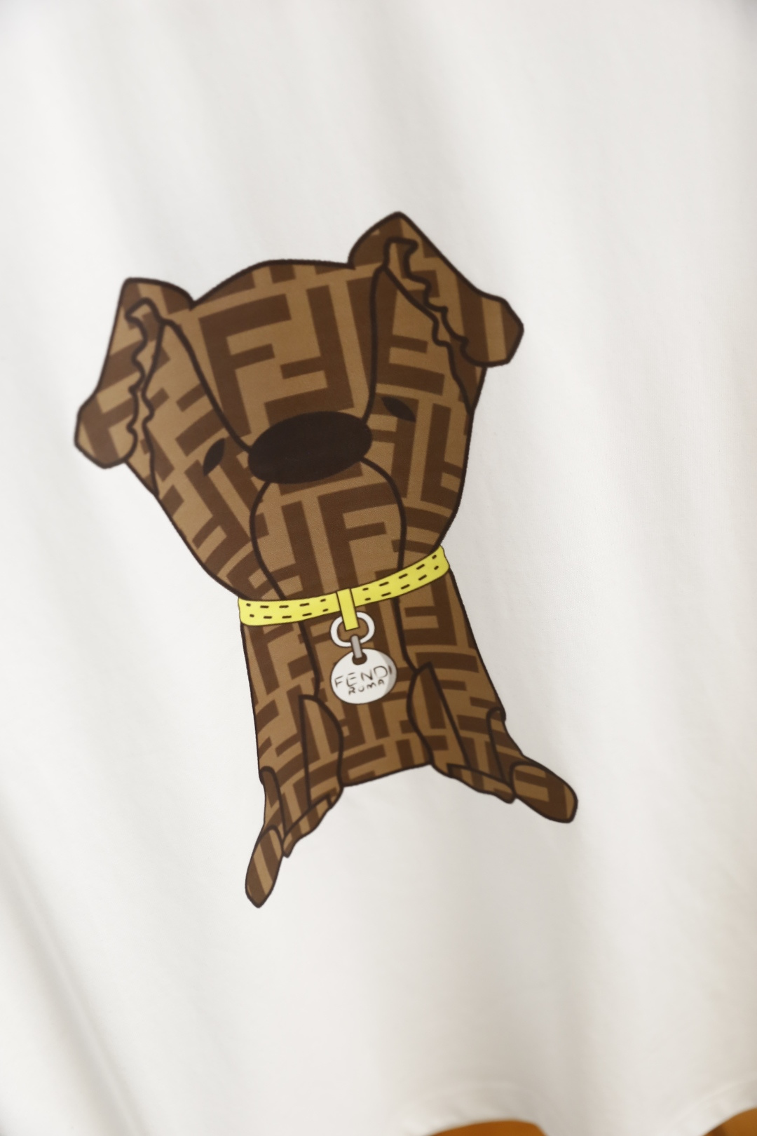 🔥芬迪.（🌾）2026早春新品🆕时尚男士百搭圆领短袖T恤，属于日常休闲风格的基础单品，采用经典圆领版型，