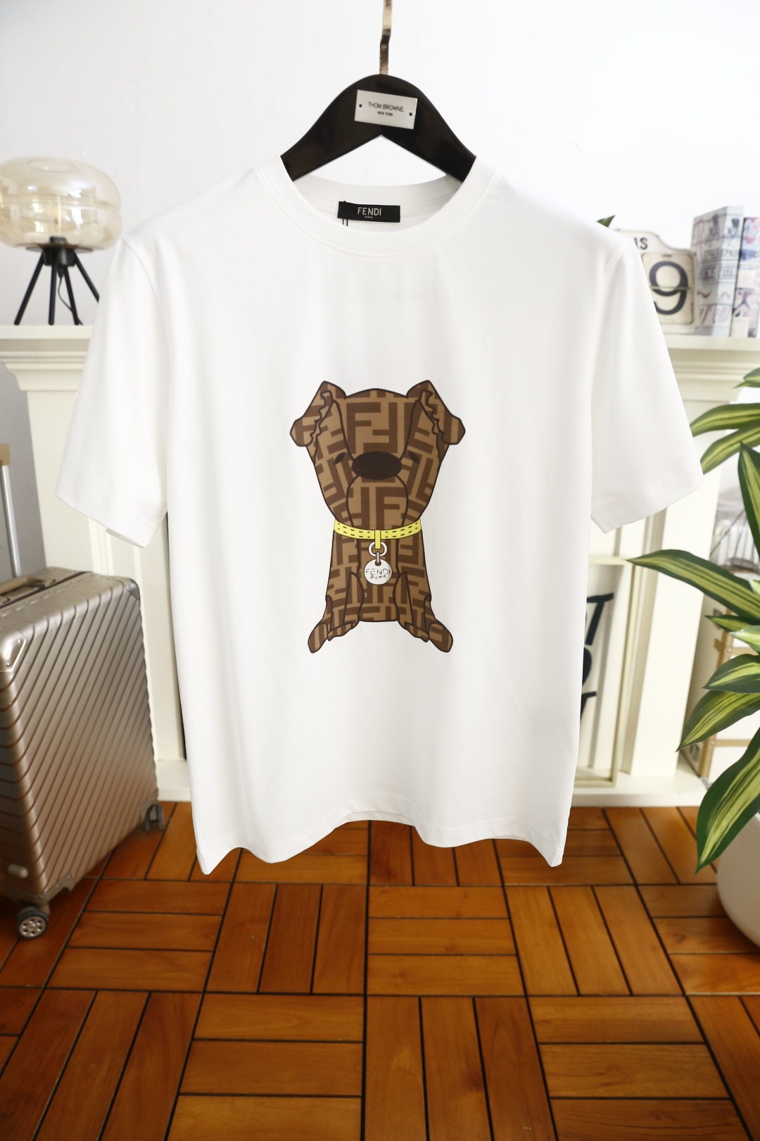 🔥芬迪.（🌾）2026早春新品🆕时尚男士百搭圆领短袖T恤，属于日常休闲风格的基础单品，采用经典圆领版型，