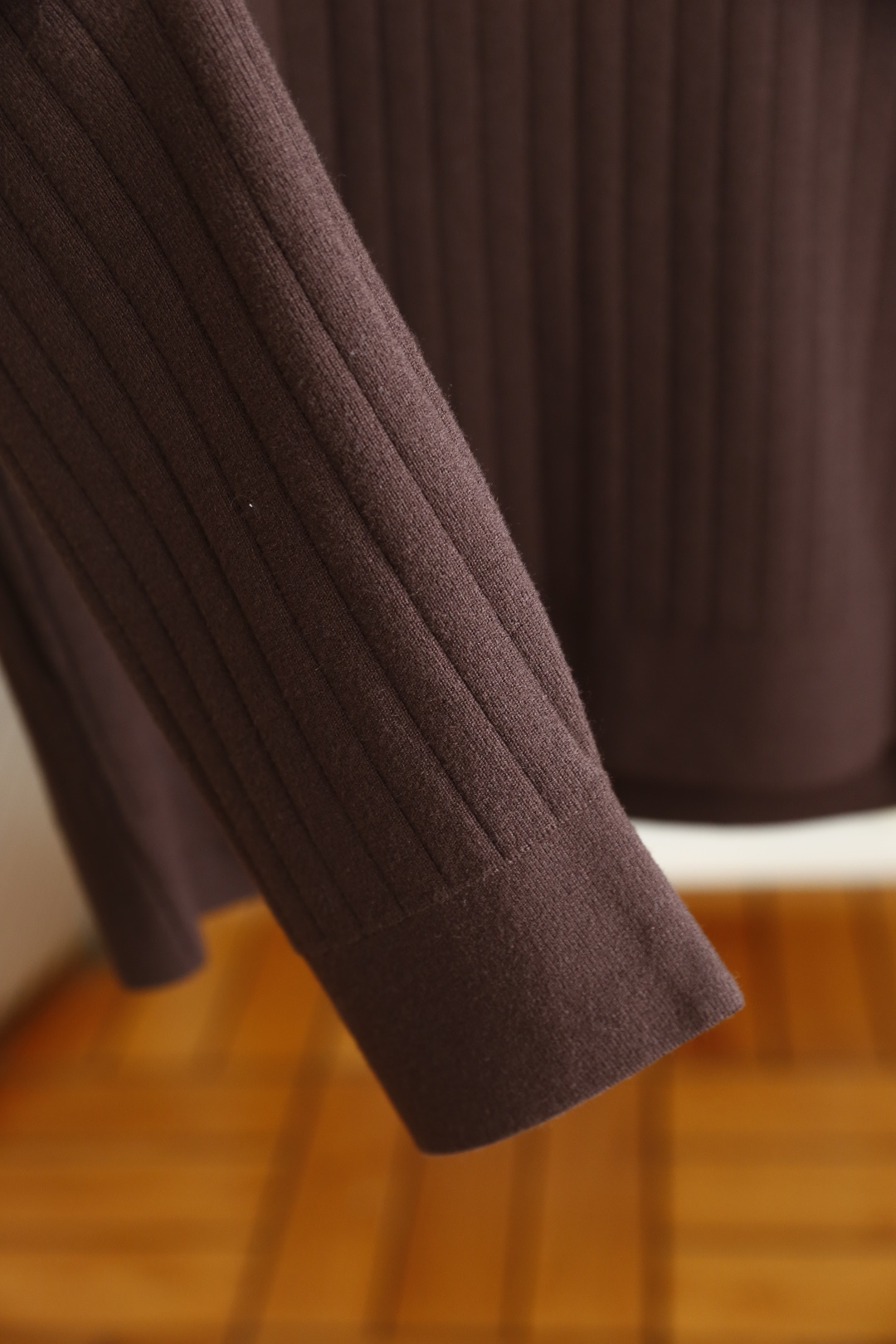 🔥汤姆布朗/TB.（🌾）25秋冬男士亨利领坑条针织衫，属于秋冬季节兼具质感与设计感的单品，采用经典亨利领