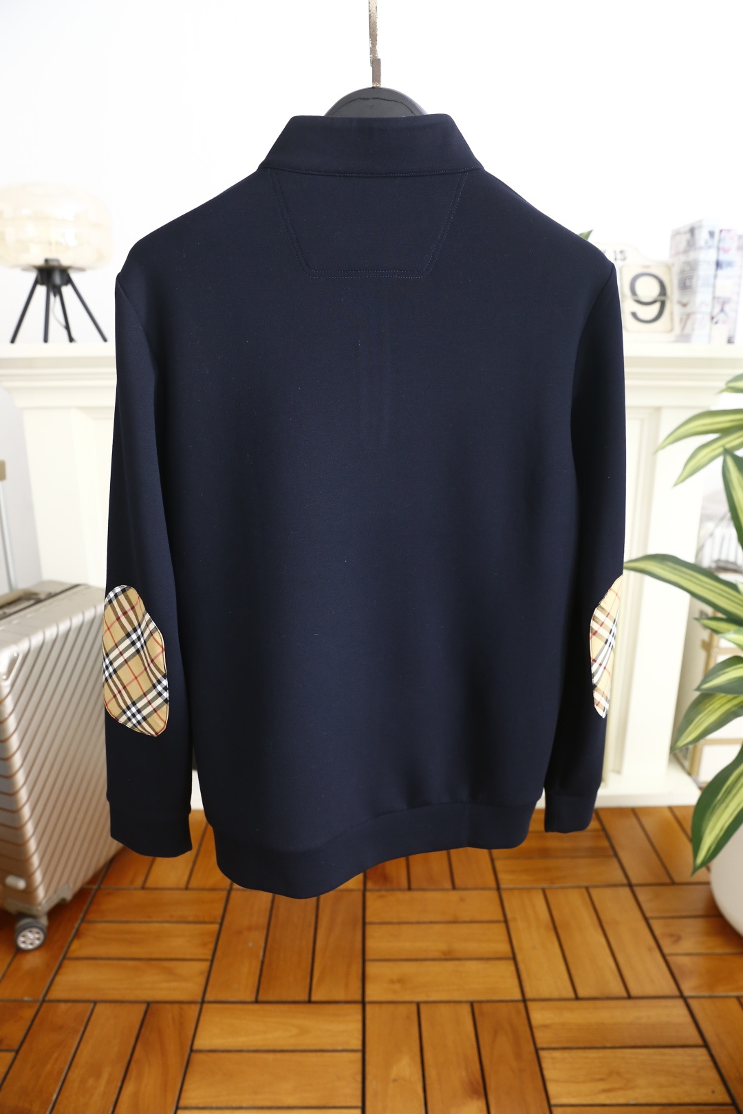 🔥巴宝莉.（🌾）25秋冬男士半拉链立领卫衣，属于秋冬季节的实用型单品，采用半开拉链立领设计，既能够防风保