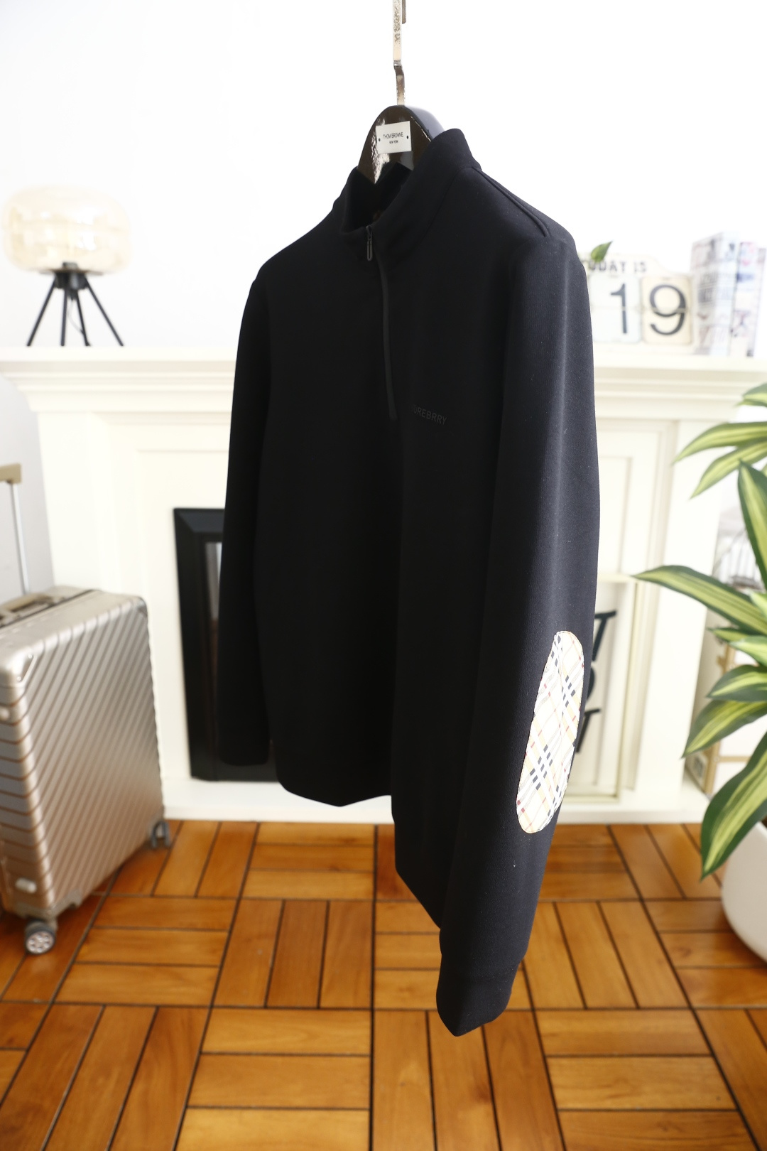 🔥巴宝莉.（🌾）25秋冬男士半拉链立领卫衣，属于秋冬季节的实用型单品，采用半开拉链立领设计，既能够防风保