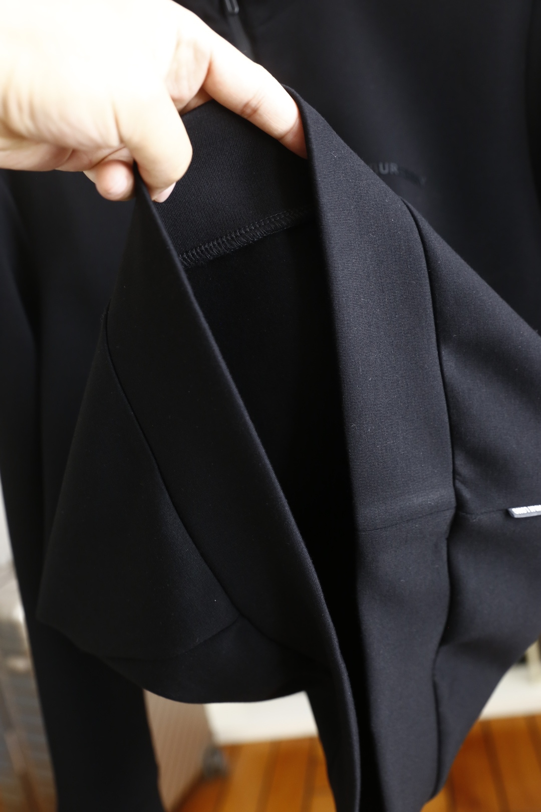 🔥巴宝莉.（🌾）25秋冬男士半拉链立领卫衣，属于秋冬季节的实用型单品，采用半开拉链立领设计，既能够防风保