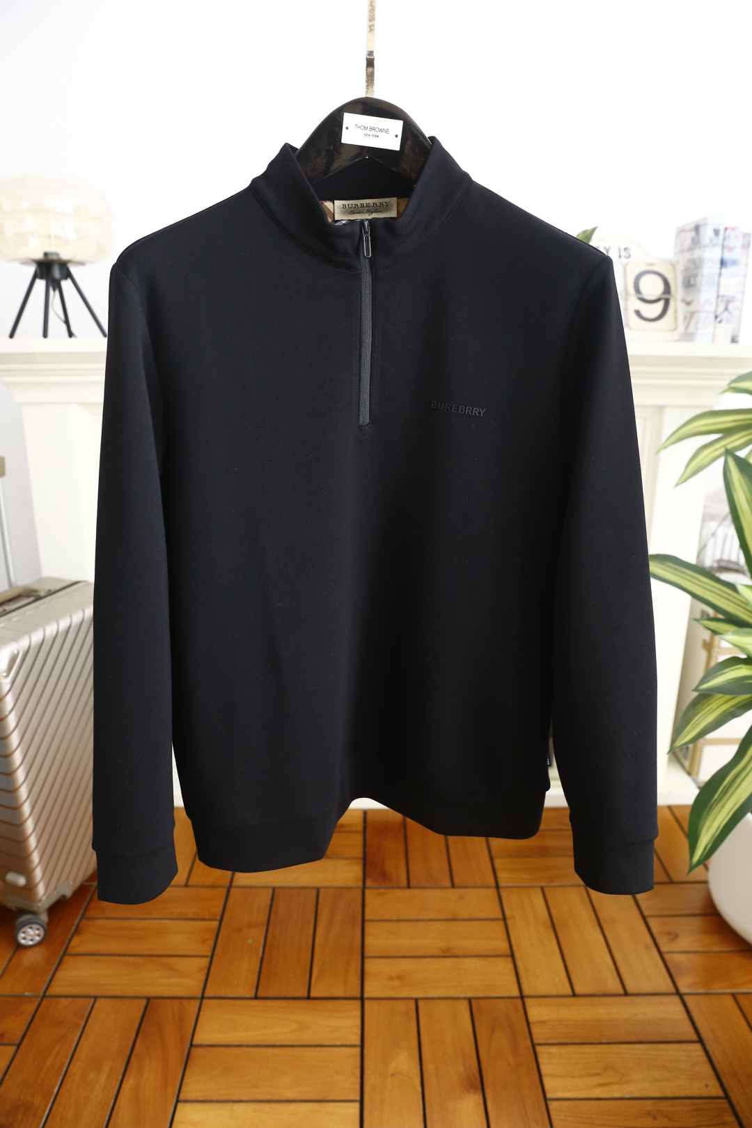 🔥巴宝莉.（🌾）25秋冬男士半拉链立领卫衣，属于秋冬季节的实用型单品，采用半开拉链立领设计，既能够防风保