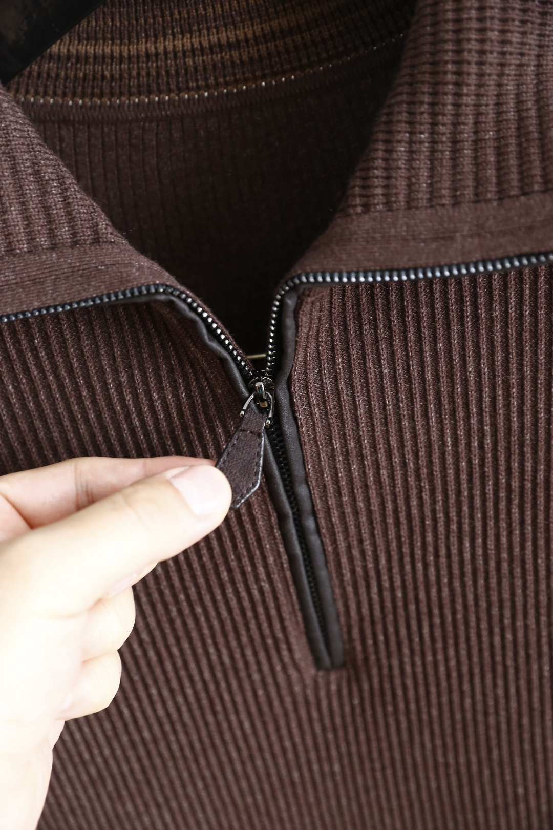 🔥lP🆕.（🌾）25秋冬男士半拉链翻领坑条针织衫，属于秋冬季节的通勤百搭单品，采用简约的半开拉链翻领设计