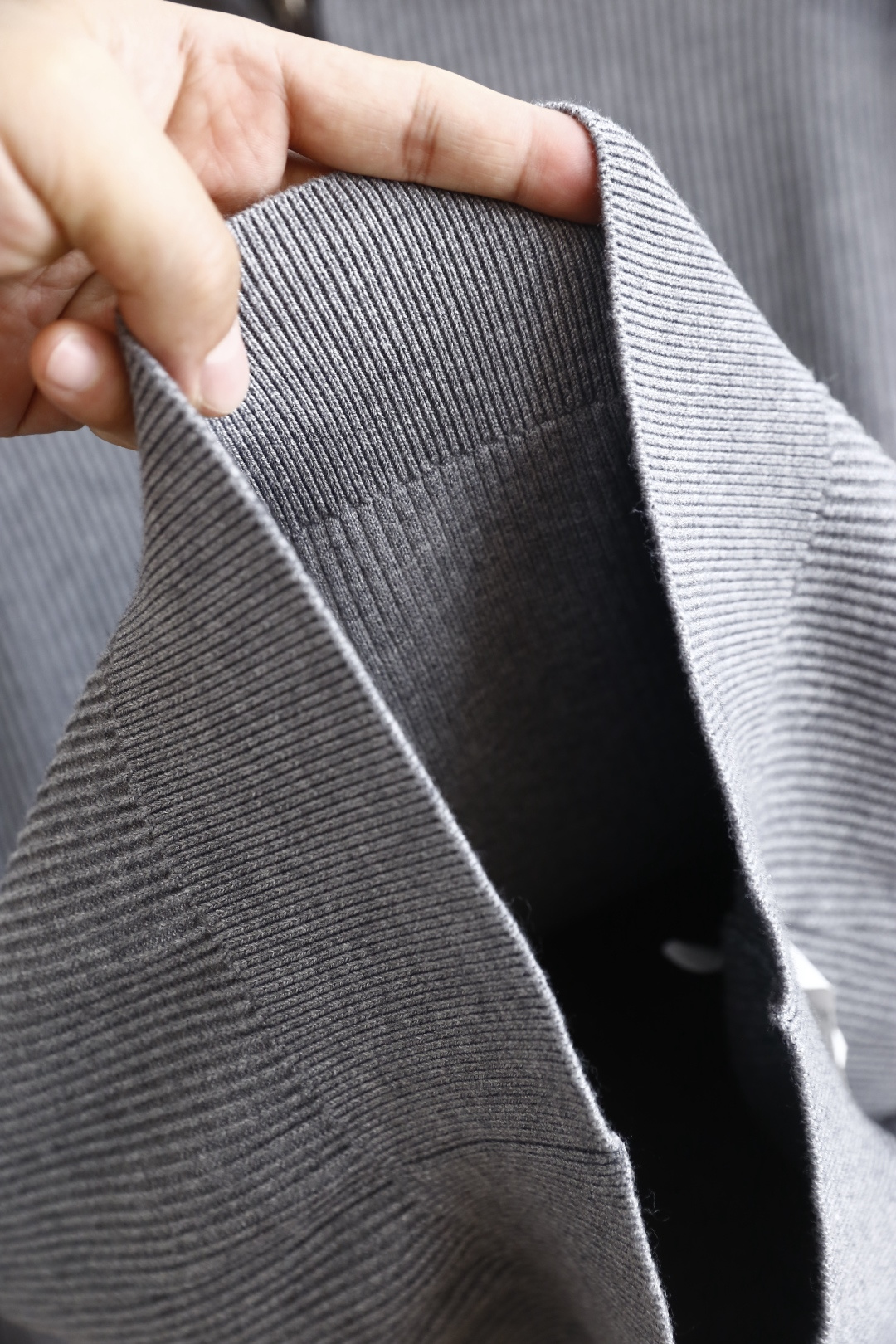 🔥lP🆕.（🌾）25秋冬男士半拉链翻领坑条针织衫，属于秋冬季节的通勤百搭单品，采用简约的半开拉链翻领设计