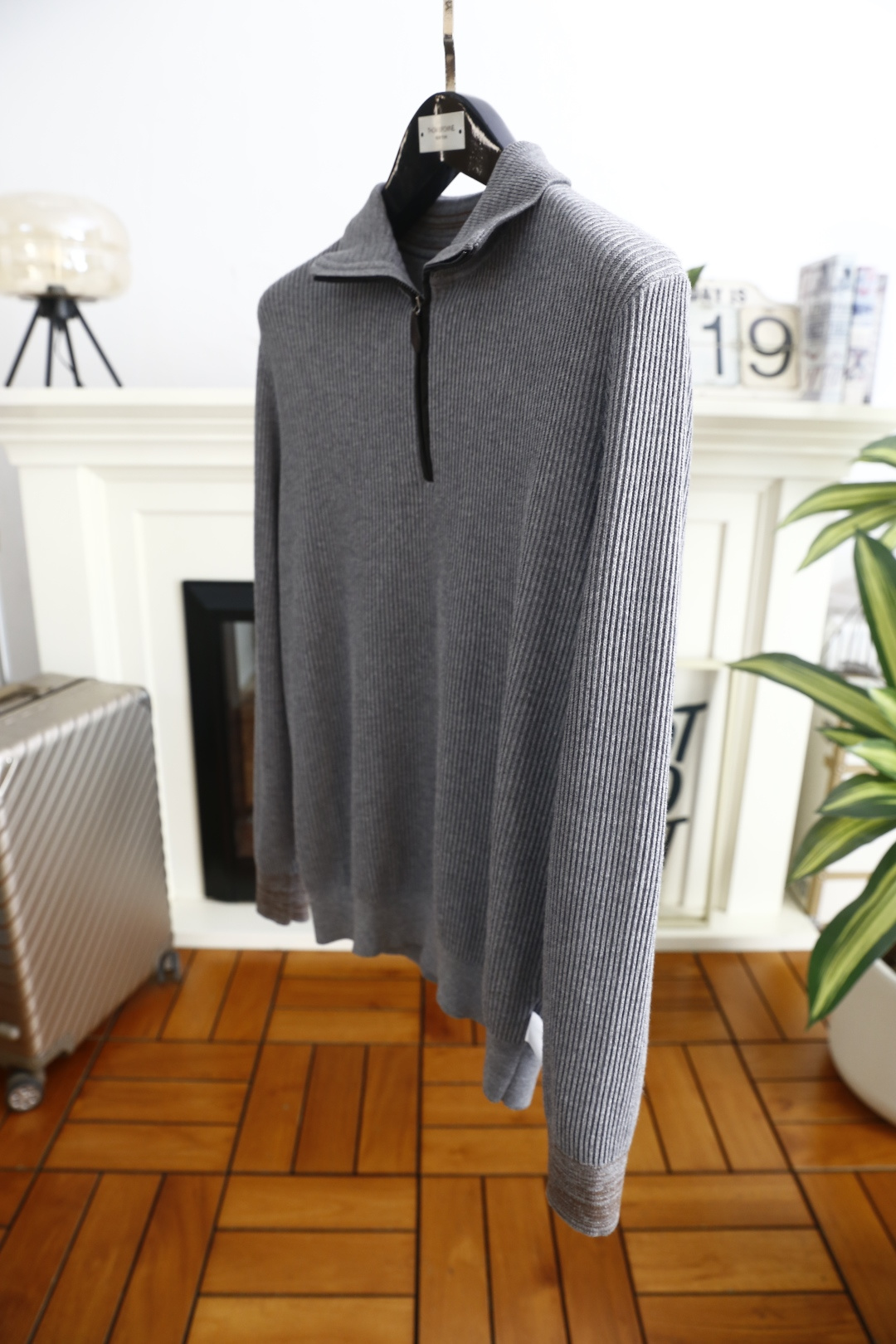 🔥lP🆕.（🌾）25秋冬男士半拉链翻领坑条针织衫，属于秋冬季节的通勤百搭单品，采用简约的半开拉链翻领设计