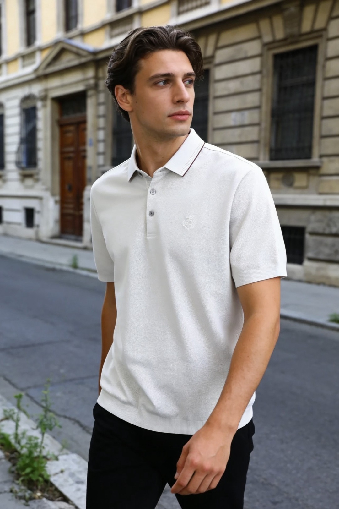 NO:734856,LP. 26 new spring and summer classic men's fashion lapel polo short-sleeved fashion item design, more fashionable and comfortable, high standard customization, very stylish upper body, luxury brand classic LOGO pattern on the chest. Customer-supplied accessories, customer-supplied imported high-end plus fine Judy fabric texture is very delicate, details and craftsmanship are exquisite, accessories are all supplied by foreign customers, a highly moldable item, can be matched with any fashion, super good fit, a must-have item for trendy men  Counter size: M-3XL, shipped the next day!  ,,loro piana,T-shirt,19860909LP. 26春夏新品经典男士时尚翻领polo短袖时尚单品设计,更加时尚舒适,高标准定制,上身非常有型,胸前奢华品牌经典LOGO 图案 客供辅料,客供进口高档加细朱迪面料质感非常细腻,细节工艺精湛考究,辅料皆为外商客供,塑造性极高的一款单品,任何时装都可以搭配,版型超级好 潮男必备单品 专柜尺码:M-3XL,隔天出货！,,loro piana,T-shirt,,Men's clothing