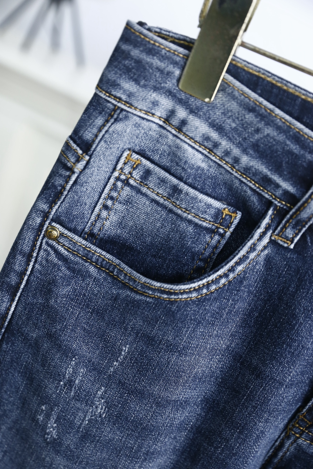 🔥古驰/Gu*ci.2026春季新款🆕时尚男士原单高端蓝色牛仔裤！奢华经典品牌LOGO配饰 身穿着非常舒