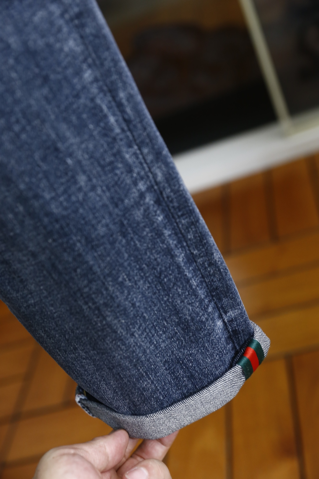 🔥古驰/Gu*ci.2026春季新款🆕时尚男士原单高端蓝色牛仔裤！奢华经典品牌LOGO配饰 身穿着非常舒