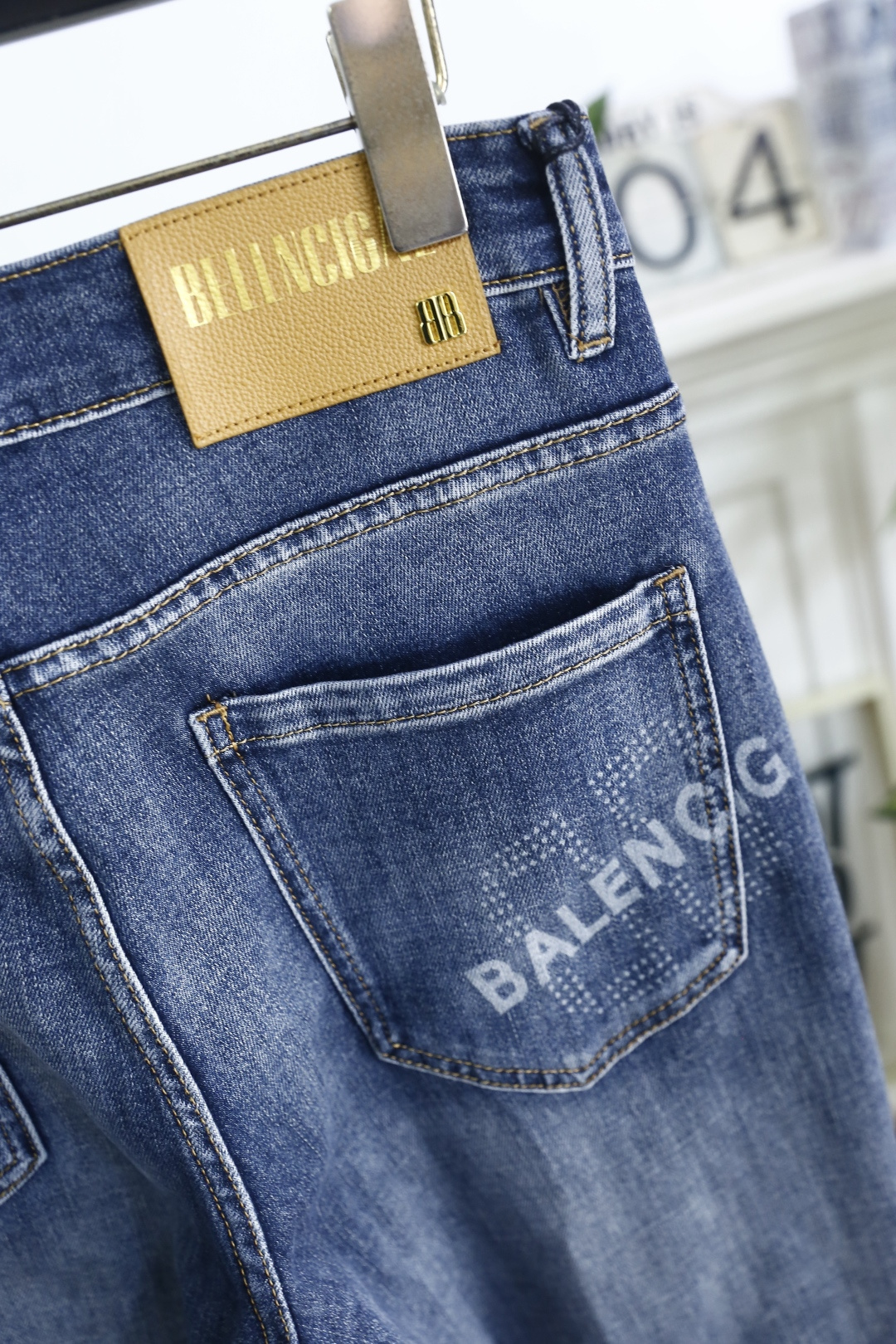 🔥巴黎世家/Balenci*ga.2026春季新款🆕时尚男士原单高端蓝色牛仔裤！奢华经典品牌LOGO配饰