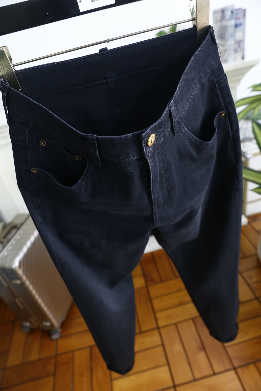 🔥POLO.2026春夏新品！时尚男士百搭休闲牛仔裤👍利落剪裁修饰腿部线条，裤脚微卷设计增添休闲感。后袋