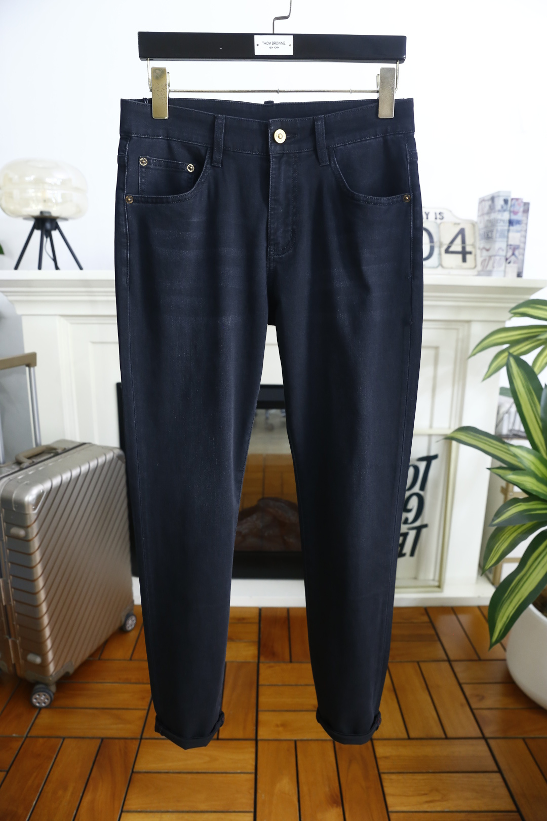 🔥POLO.2026春夏新品！时尚男士百搭休闲牛仔裤👍利落剪裁修饰腿部线条，裤脚微卷设计增添休闲感。后袋