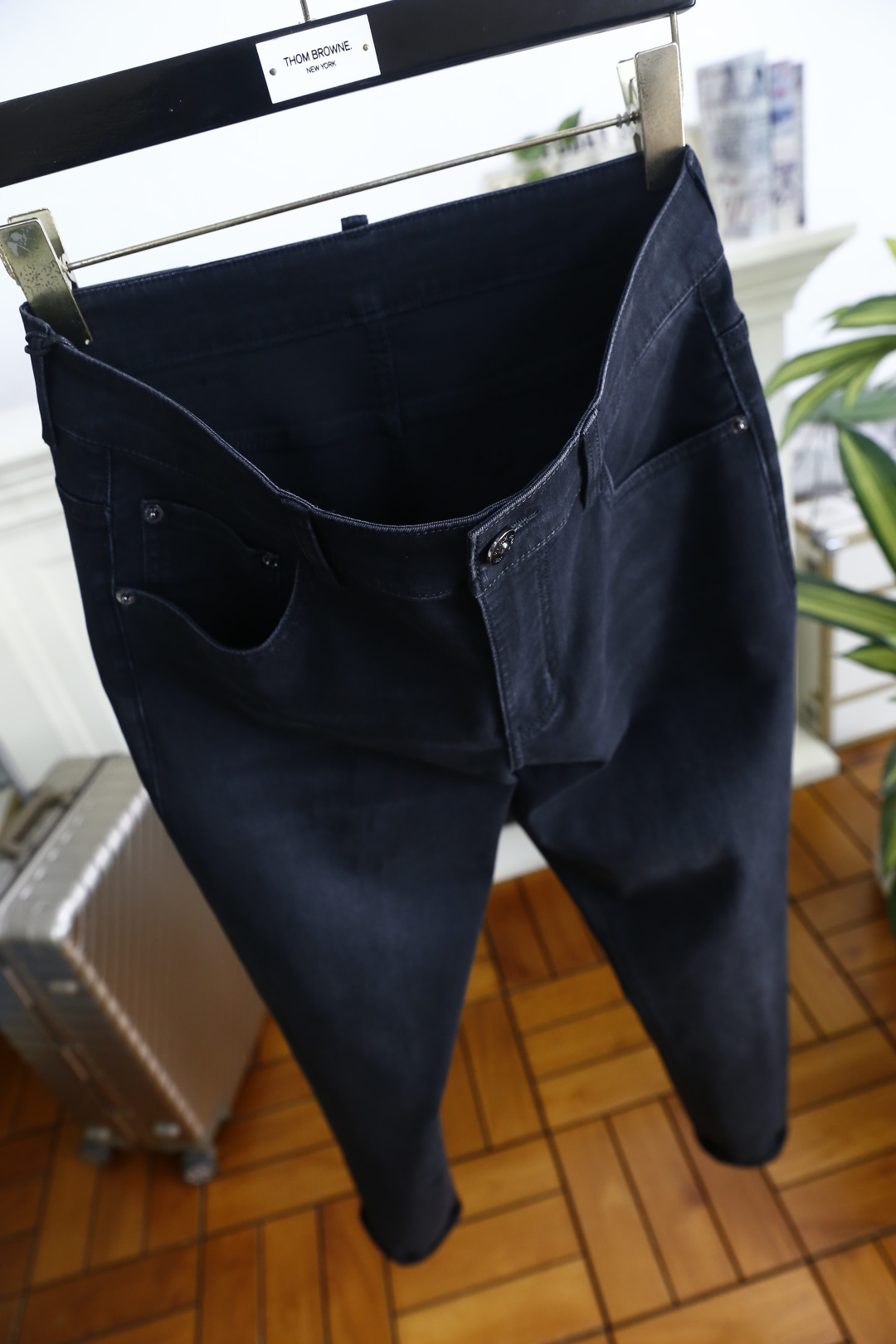 🔥杜嘉班纳/D&G.2026春夏新品！时尚男士百搭休闲牛仔裤👍利落剪裁修饰腿部线条，裤脚微卷设计增添休闲