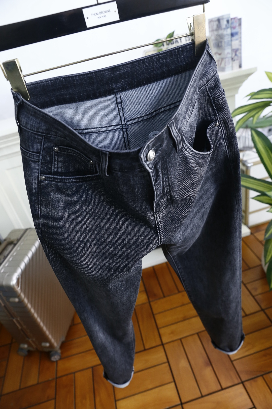 🔥杰尼*/Ze*na.2026春季新品！时尚潮流百搭牛仔裤👖经典修身直筒裤型，利落剪裁修饰腿部线条，裤脚