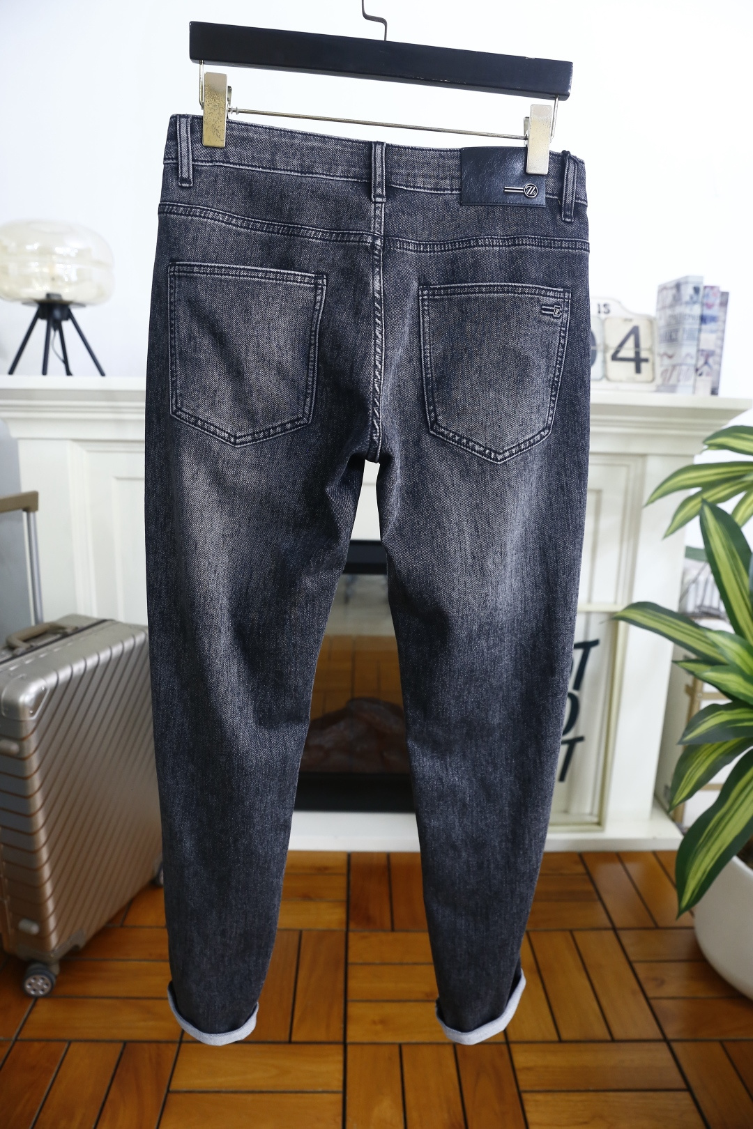 🔥杰尼*/Ze*na.2026春季新品！时尚潮流百搭牛仔裤👖经典修身直筒裤型，利落剪裁修饰腿部线条，裤脚