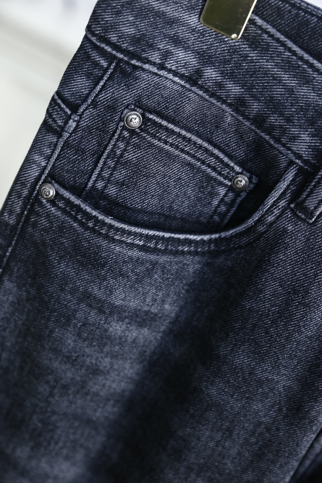 🔥杰尼*/Ze*na.2026春季新品！时尚潮流百搭牛仔裤👖经典修身直筒裤型，利落剪裁修饰腿部线条，裤脚