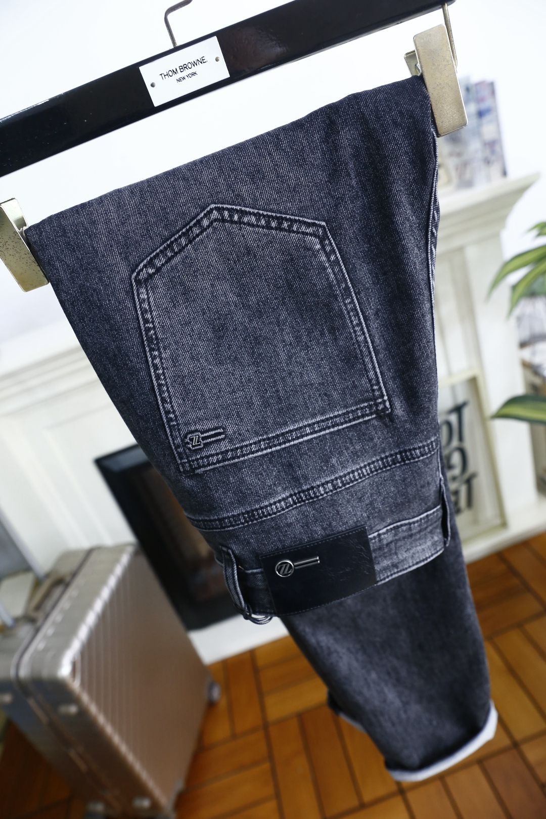 🔥杰尼*/Ze*na.2026春季新品！时尚潮流百搭牛仔裤👖经典修身直筒裤型，利落剪裁修饰腿部线条，裤脚