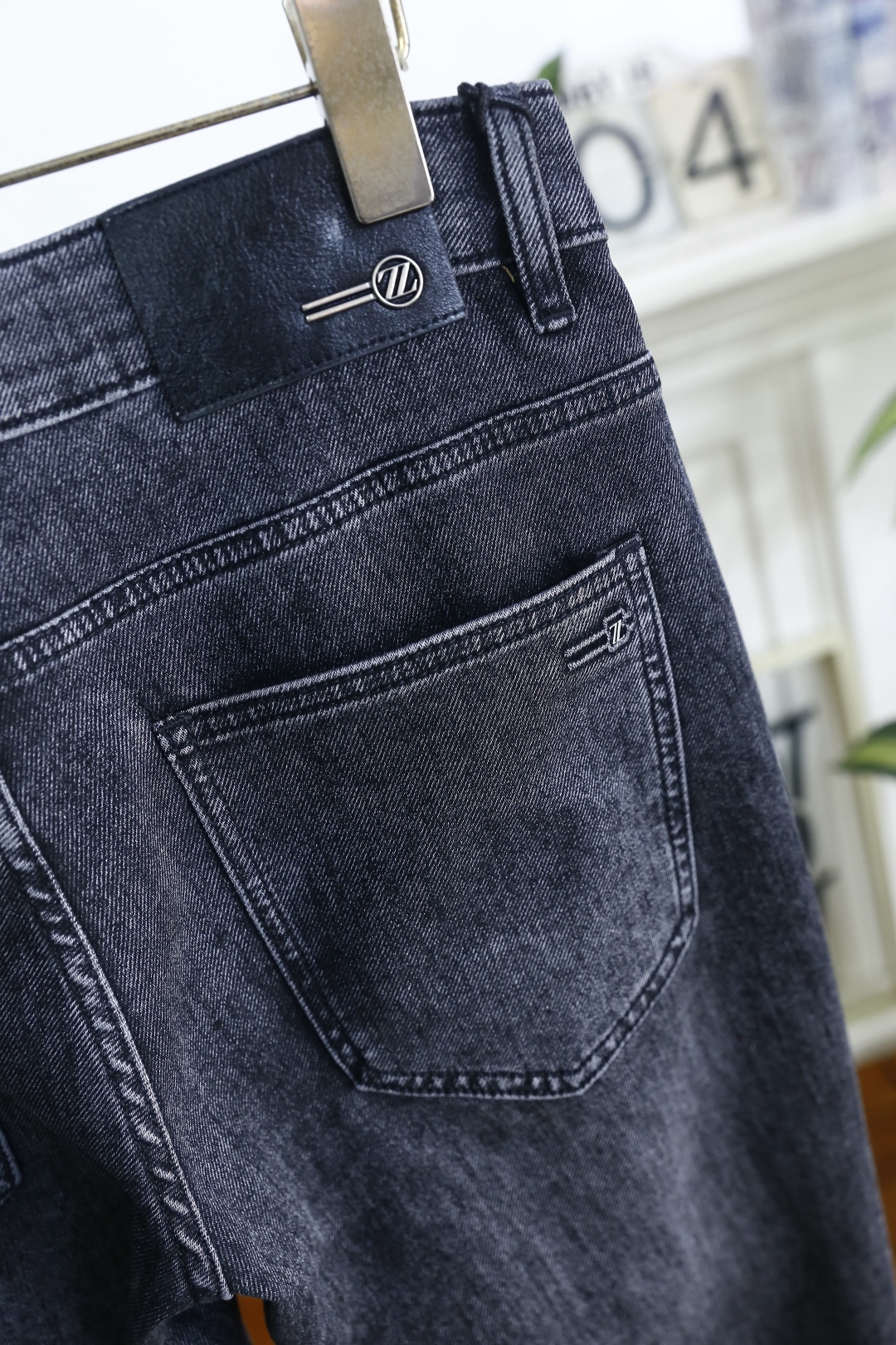 🔥杰尼*/Ze*na.2026春季新品！时尚潮流百搭牛仔裤👖经典修身直筒裤型，利落剪裁修饰腿部线条，裤脚