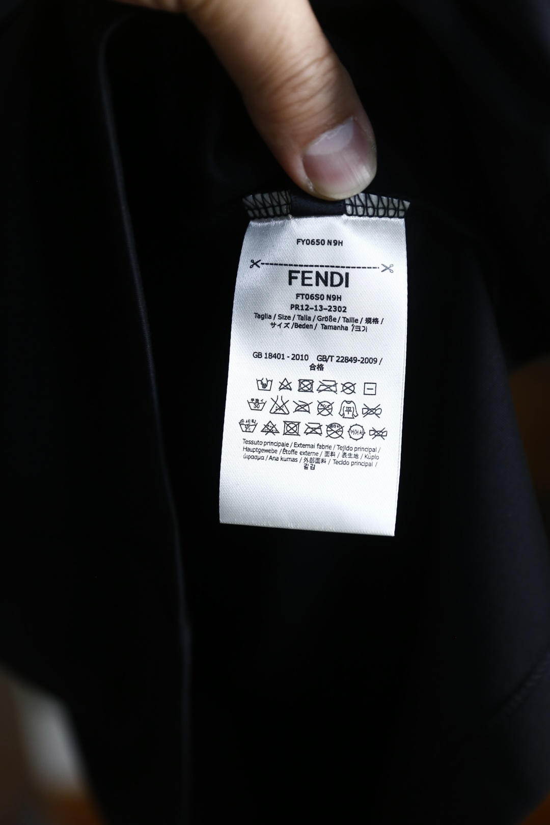 🔥芬迪/Fe*di.2026春夏新品🆕时尚男士圆领T恤👍采用原单品质透气棉面料，触感柔软细腻，兼具良好的