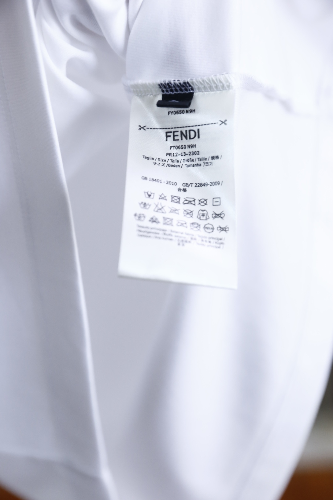 🔥芬迪/Fe*di.2026春夏新品🆕时尚男士圆领T恤👍采用原单品质透气棉面料，触感柔软细腻，兼具良好的