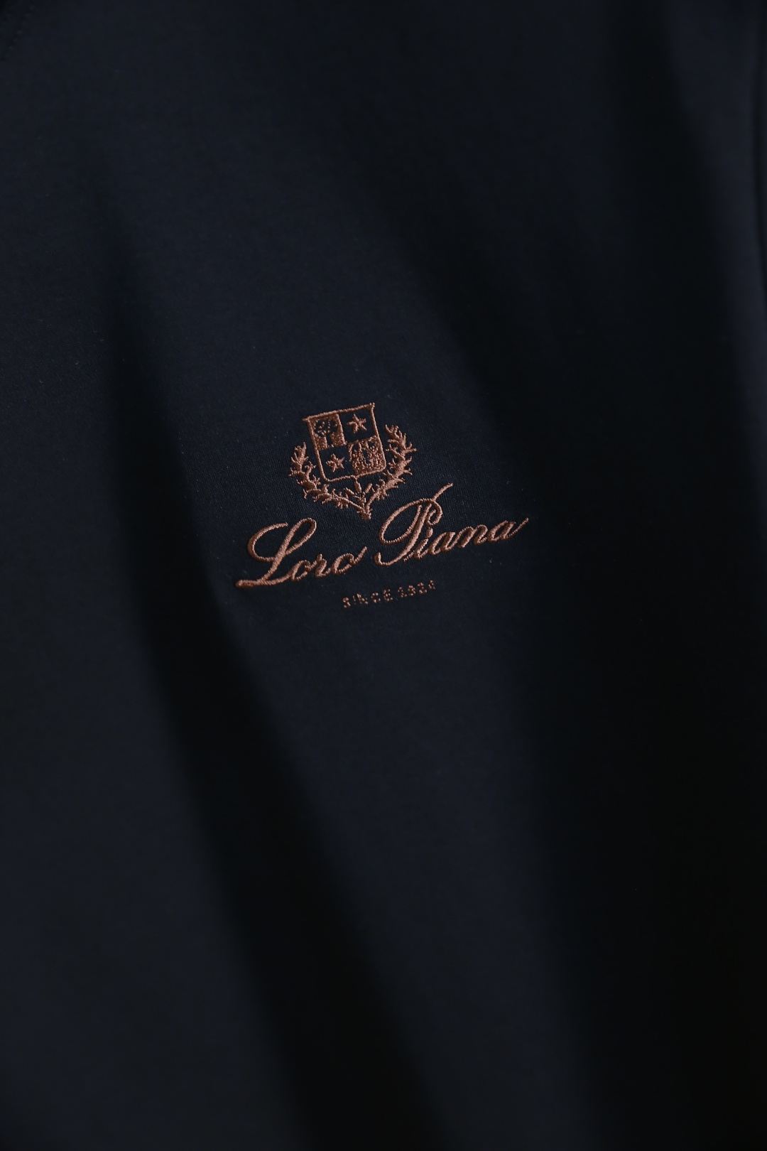 🔥Loro Piana.2026春夏新品🆕时尚男士圆领T恤👍采用原单品质透气棉面料，触感柔软细腻，兼具良
