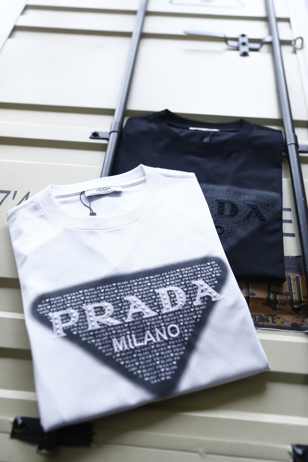 🔥普拉达/Pr*da.2026春季新品！时尚男士百搭短袖上市🍃经典圆领设计！重磅级尤物单品，新形态雅痞风