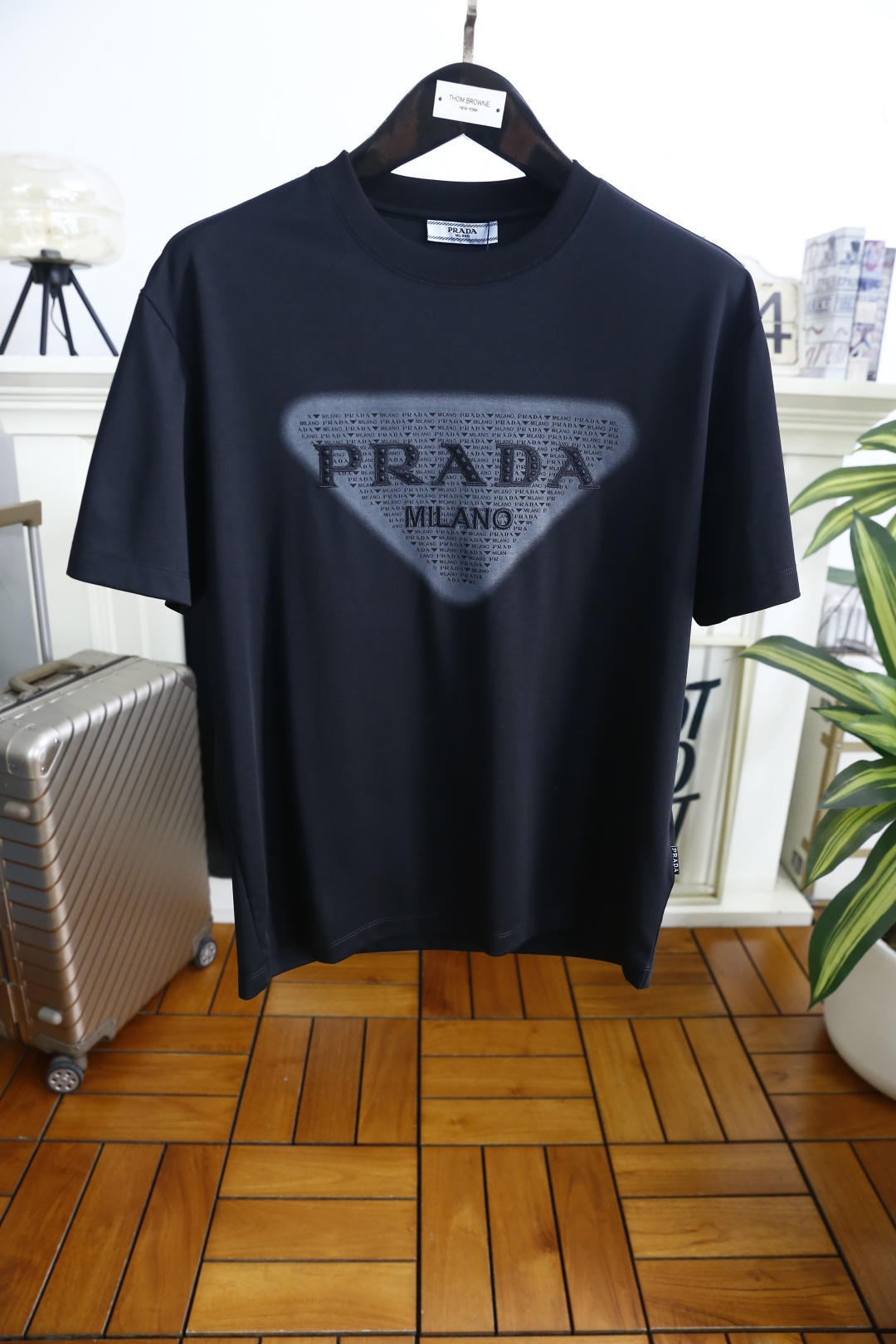 🔥普拉达/Pr*da.2026春季新品！时尚男士百搭短袖上市🍃经典圆领设计！重磅级尤物单品，新形态雅痞风