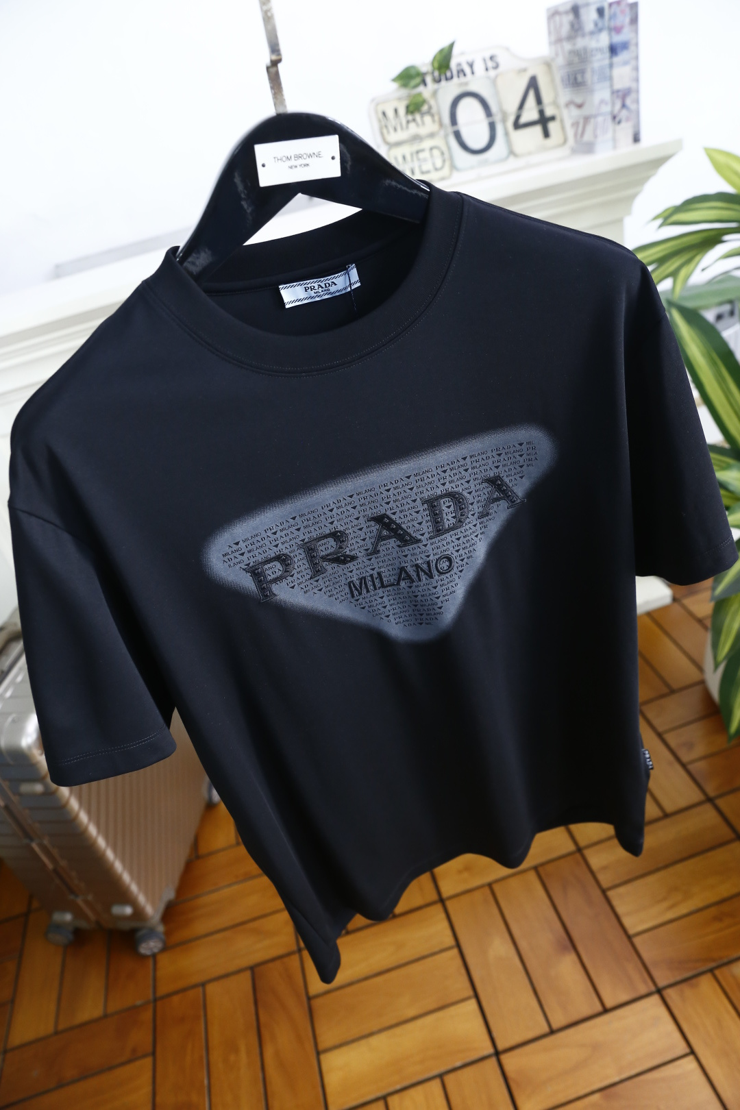 🔥普拉达/Pr*da.2026春季新品！时尚男士百搭短袖上市🍃经典圆领设计！重磅级尤物单品，新形态雅痞风