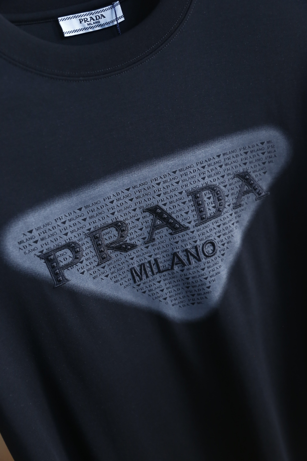 🔥普拉达/Pr*da.2026春季新品！时尚男士百搭短袖上市🍃经典圆领设计！重磅级尤物单品，新形态雅痞风