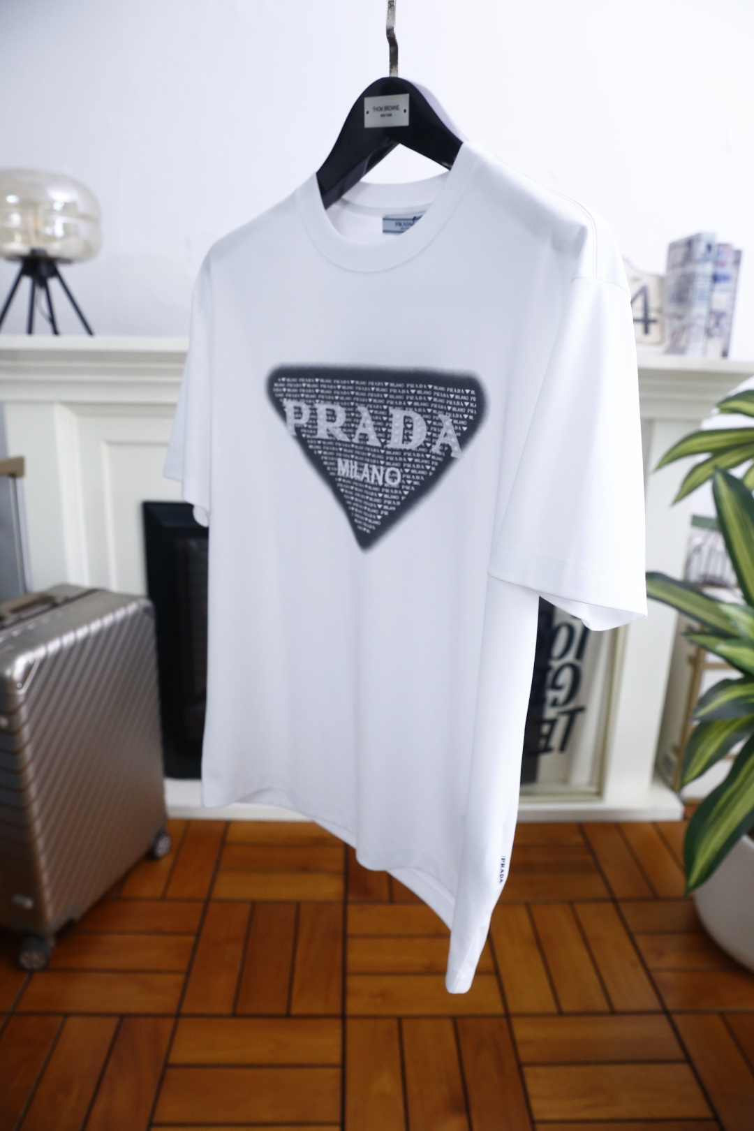 🔥普拉达/Pr*da.2026春季新品！时尚男士百搭短袖上市🍃经典圆领设计！重磅级尤物单品，新形态雅痞风