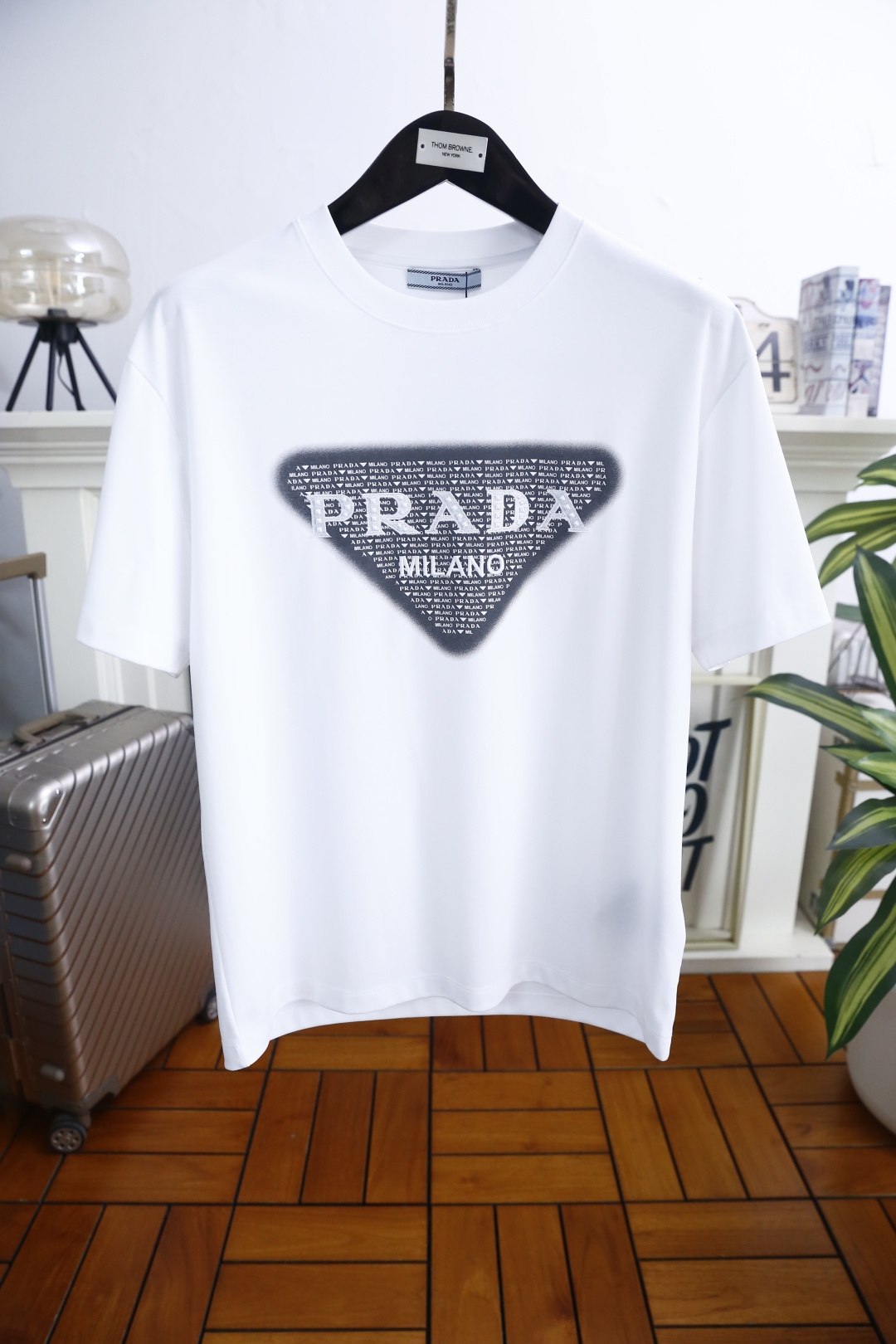 🔥普拉达/Pr*da.2026春季新品！时尚男士百搭短袖上市🍃经典圆领设计！重磅级尤物单品，新形态雅痞风