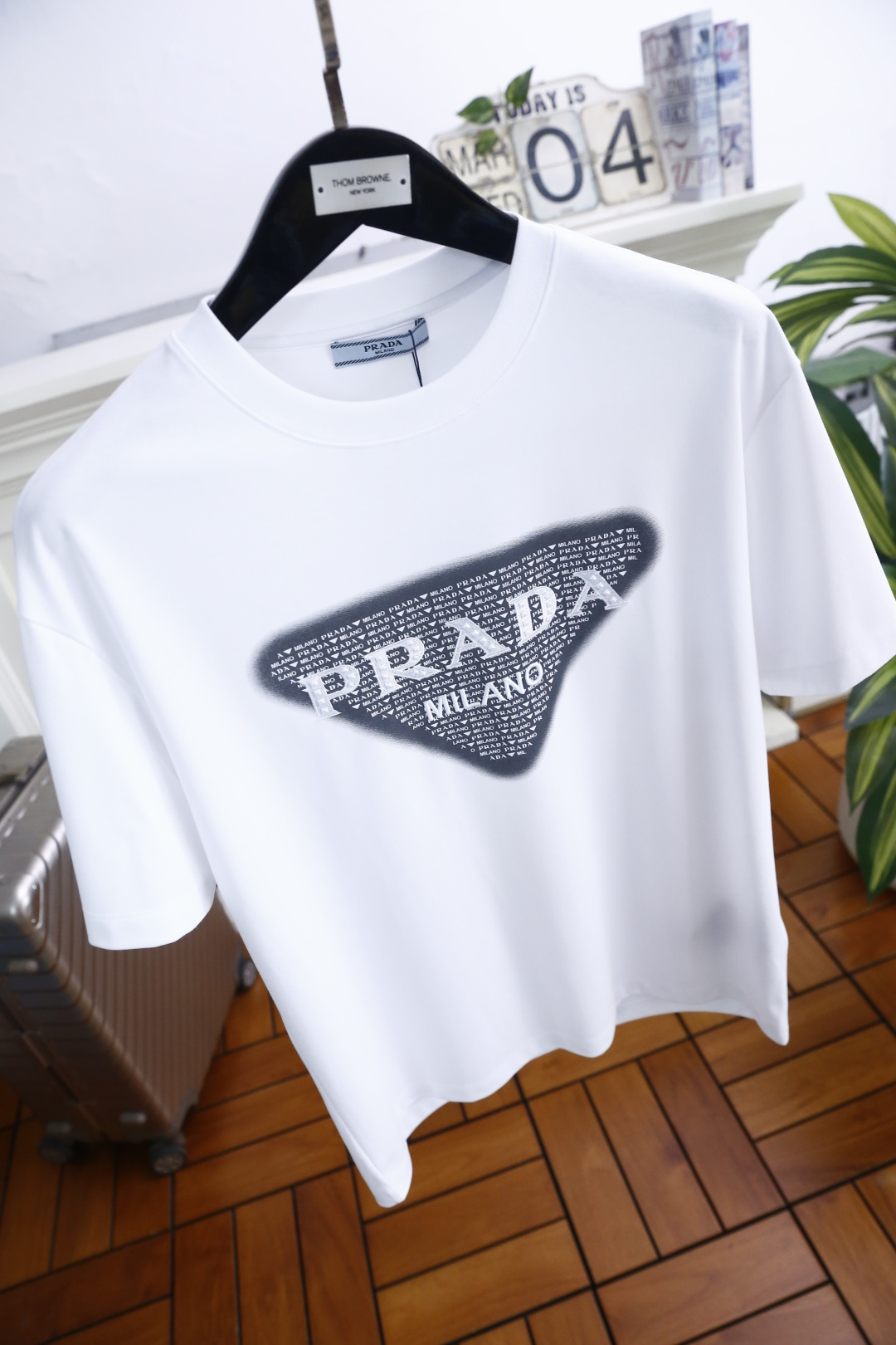 🔥普拉达/Pr*da.2026春季新品！时尚男士百搭短袖上市🍃经典圆领设计！重磅级尤物单品，新形态雅痞风