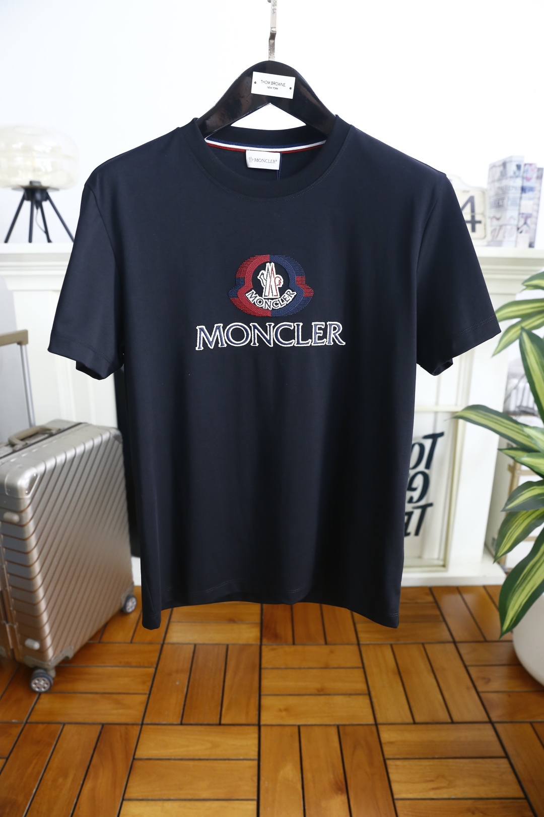 🔥蒙口.2026春夏新品男士短袖上市🍃经典圆领设计！重磅级尤物单品，新形态雅痞风格👍🏻高街混搭腔调有味，