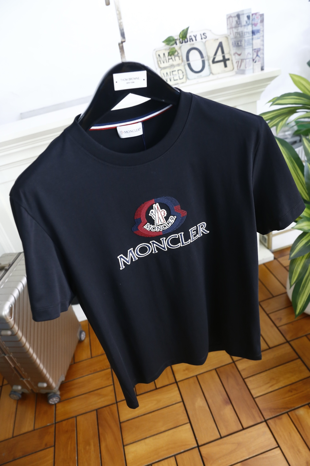 🔥蒙口.2026春夏新品男士短袖上市🍃经典圆领设计！重磅级尤物单品，新形态雅痞风格👍🏻高街混搭腔调有味，