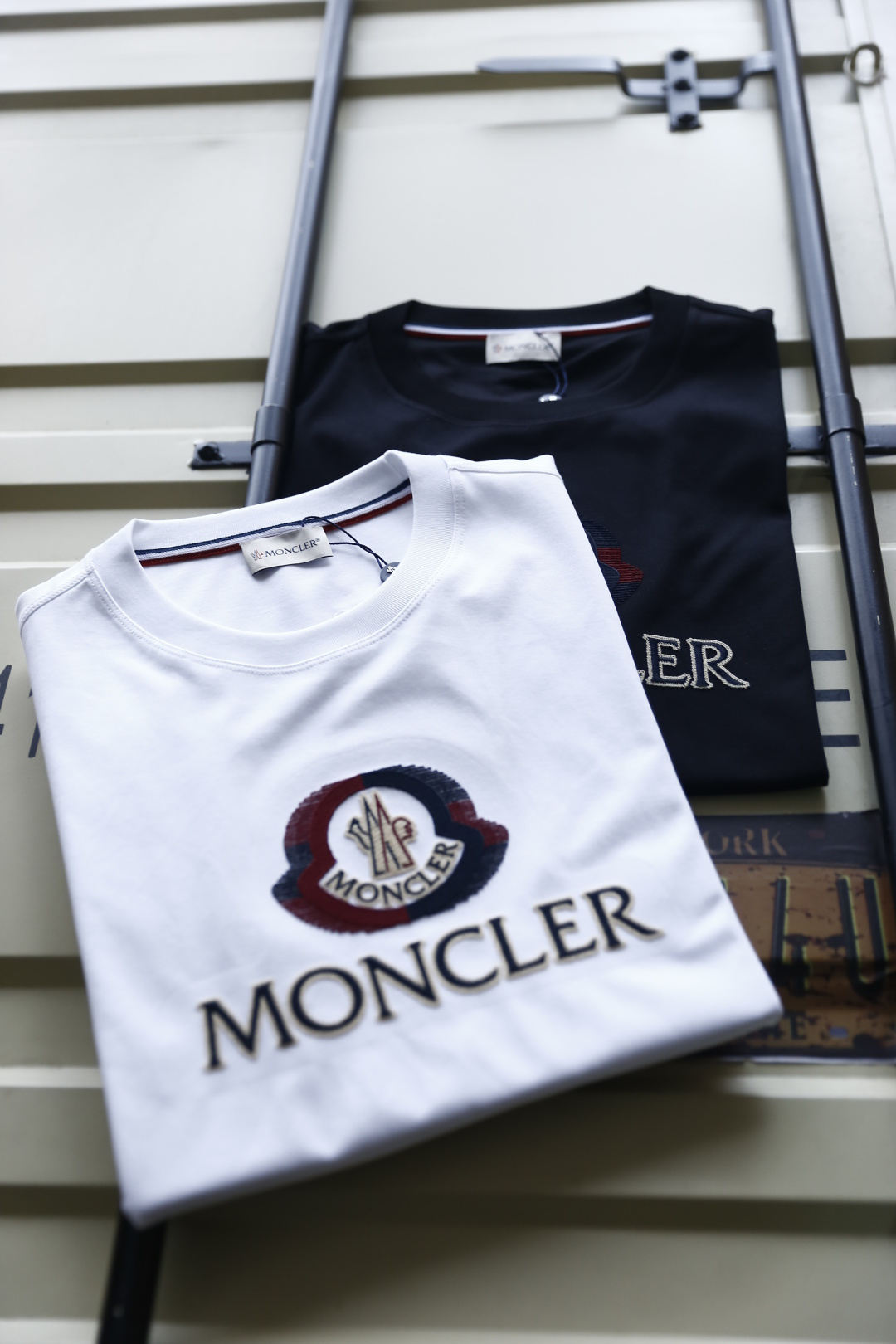 🔥蒙口.2026春夏新品男士短袖上市🍃经典圆领设计！重磅级尤物单品，新形态雅痞风格👍🏻高街混搭腔调有味，