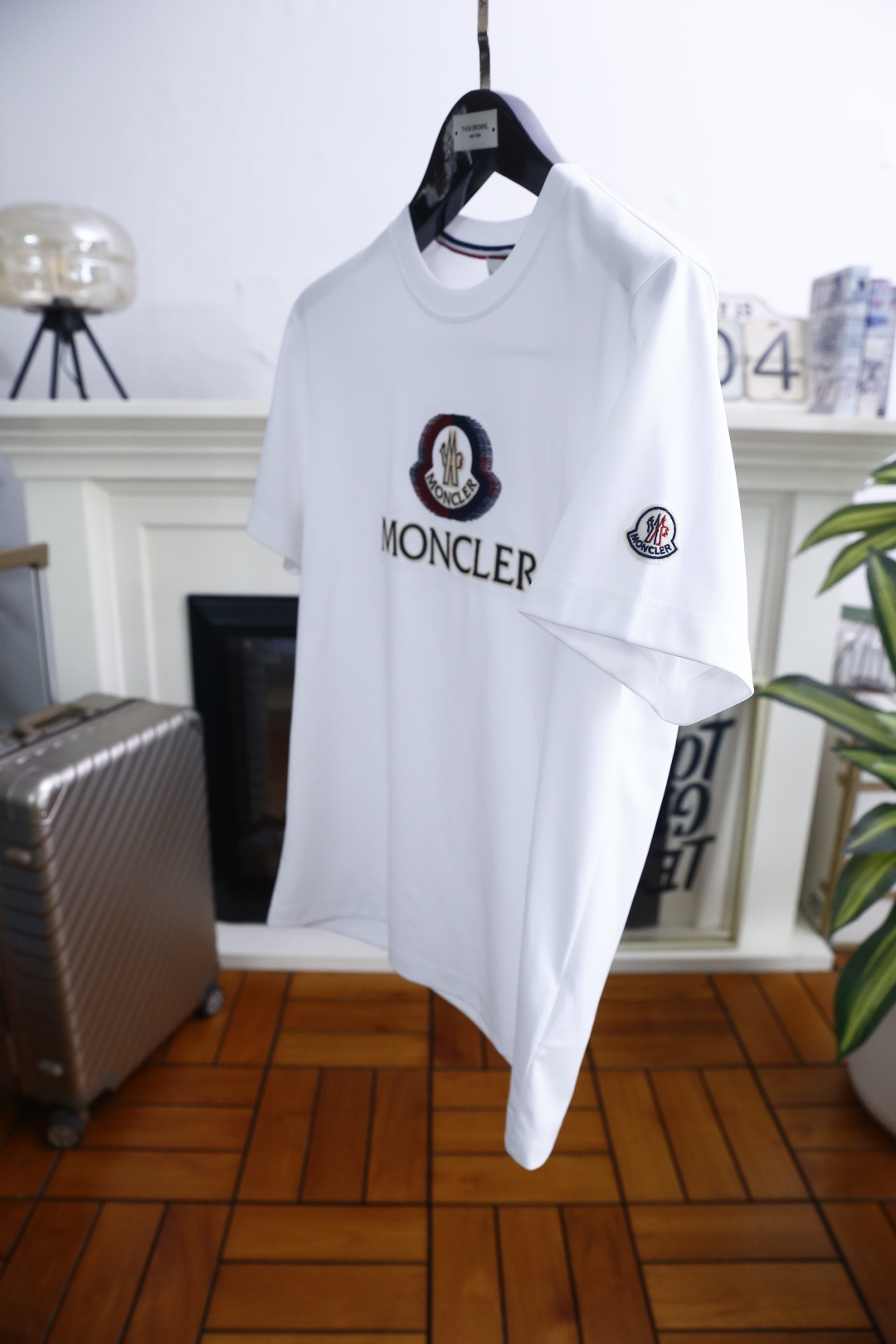 🔥蒙口.2026春夏新品男士短袖上市🍃经典圆领设计！重磅级尤物单品，新形态雅痞风格👍🏻高街混搭腔调有味，