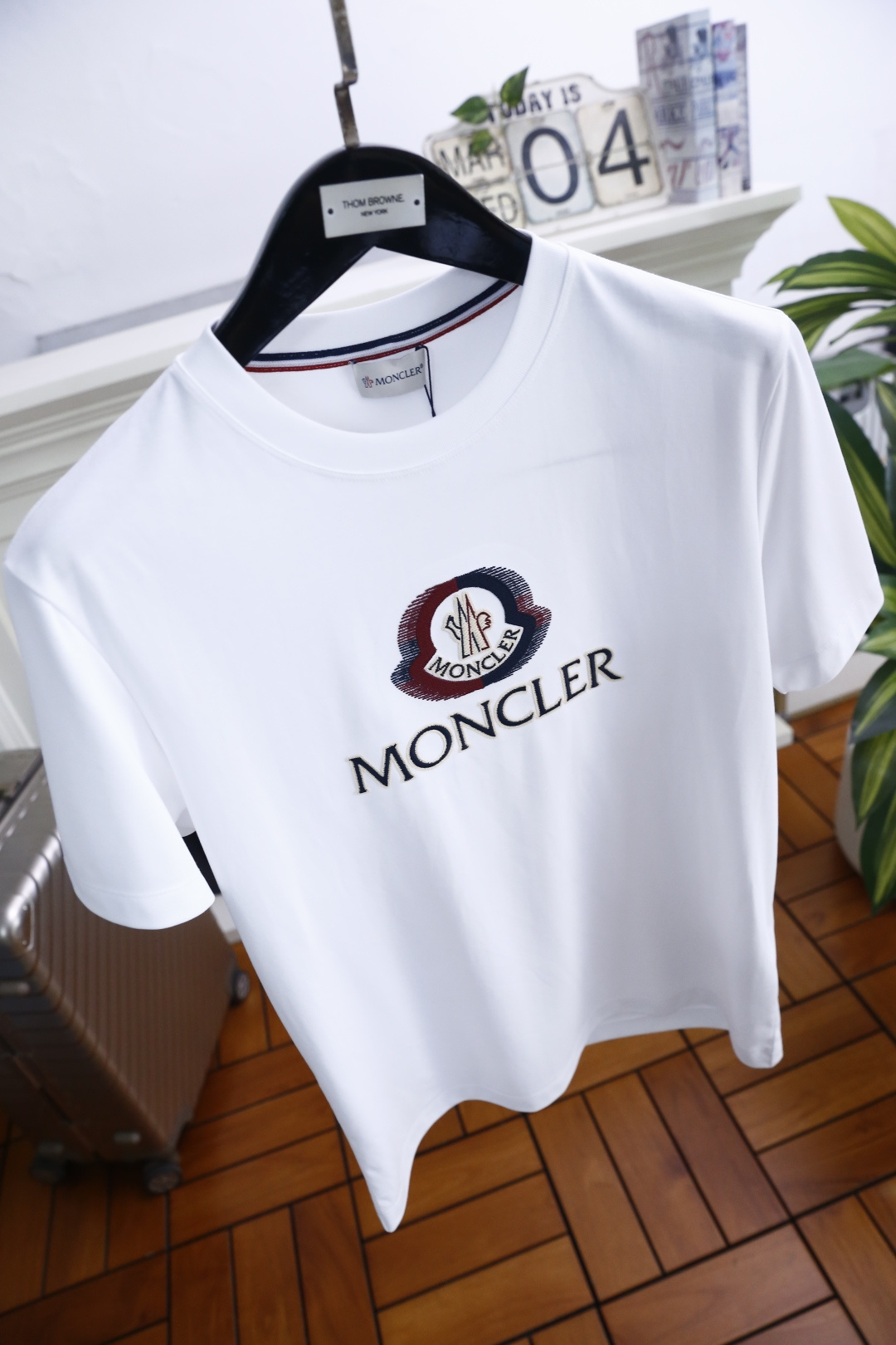 🔥蒙口.2026春夏新品男士短袖上市🍃经典圆领设计！重磅级尤物单品，新形态雅痞风格👍🏻高街混搭腔调有味，