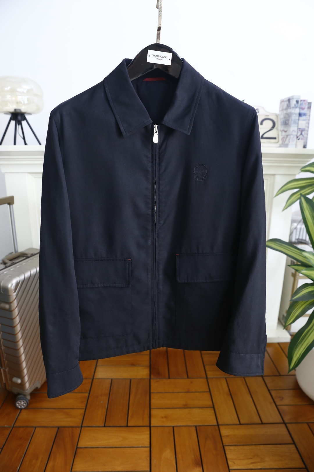 🔥BC.2026春季新品！经典翻领男士夹克👍线条利落挺括，拉链门襟开合便捷，兼具实用性与仪式感。胸前品牌